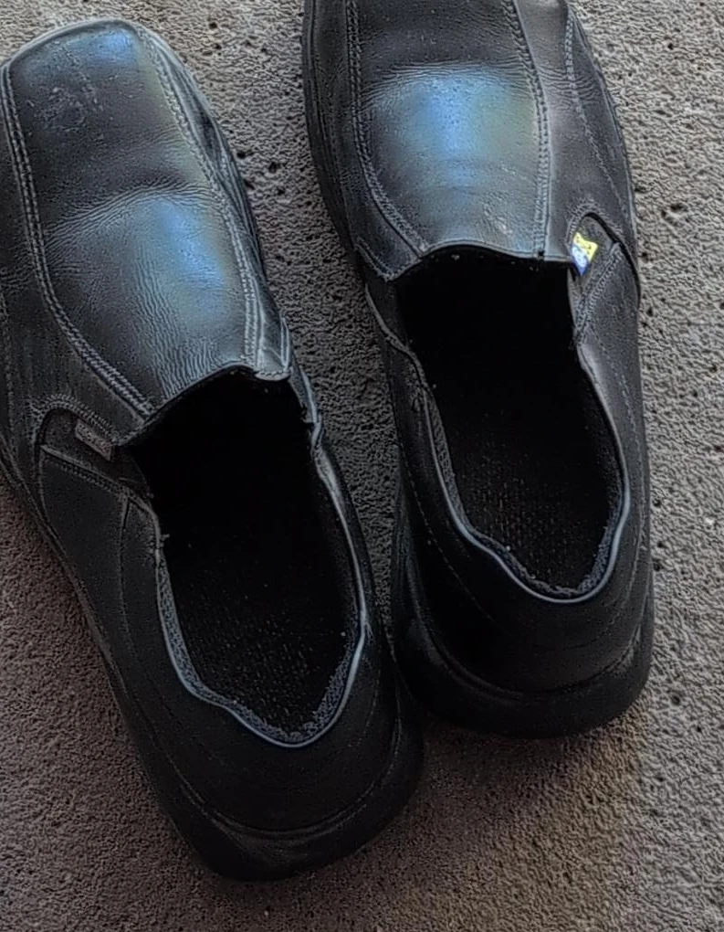 Black safety shoes