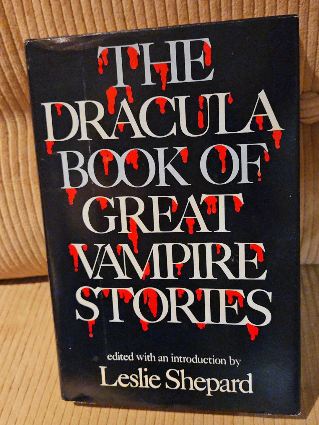 The Dracula Book of Great Vampire Stories by Leslie Shepard
