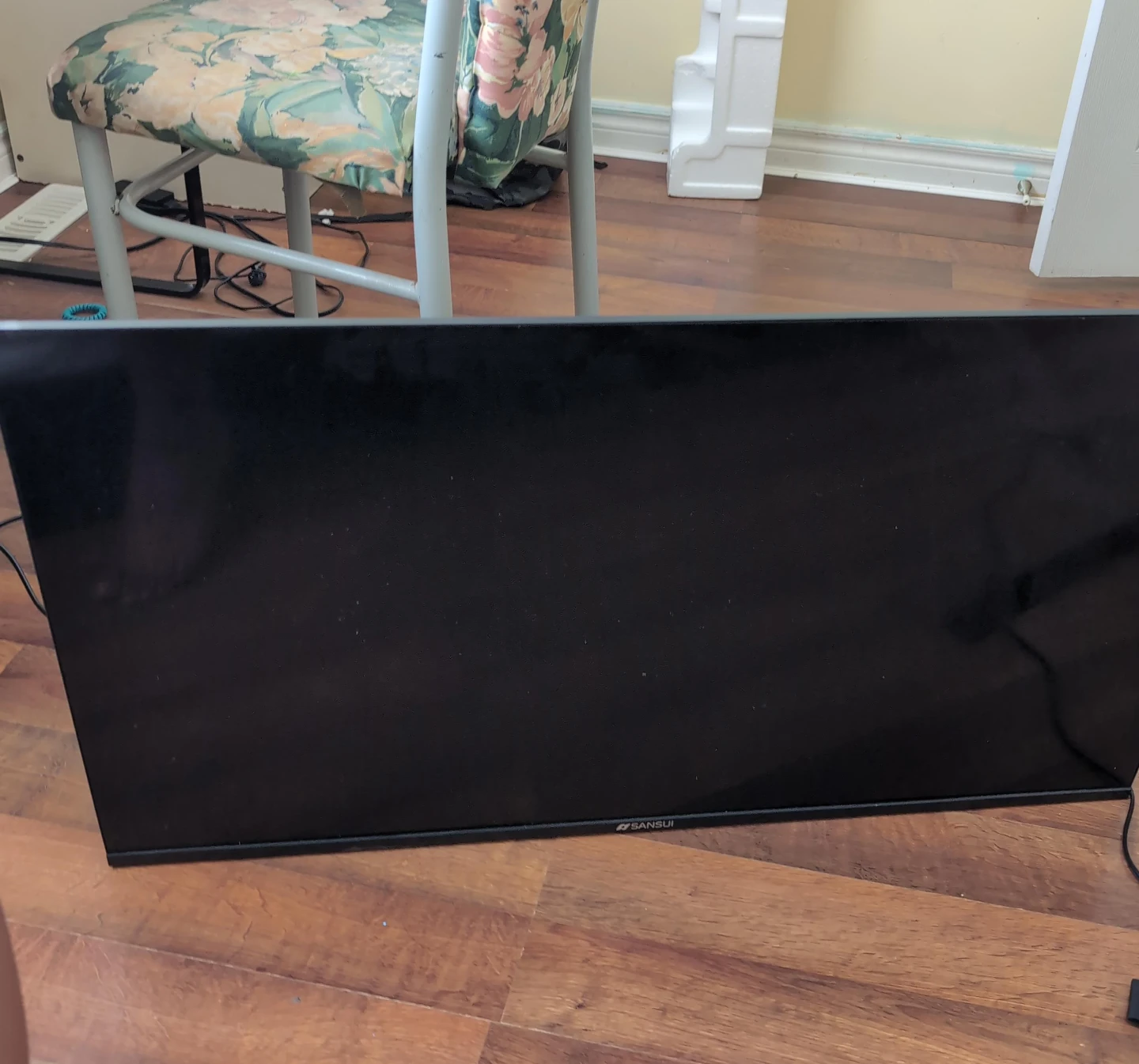 Sansui smart tv + gamepad for 20$