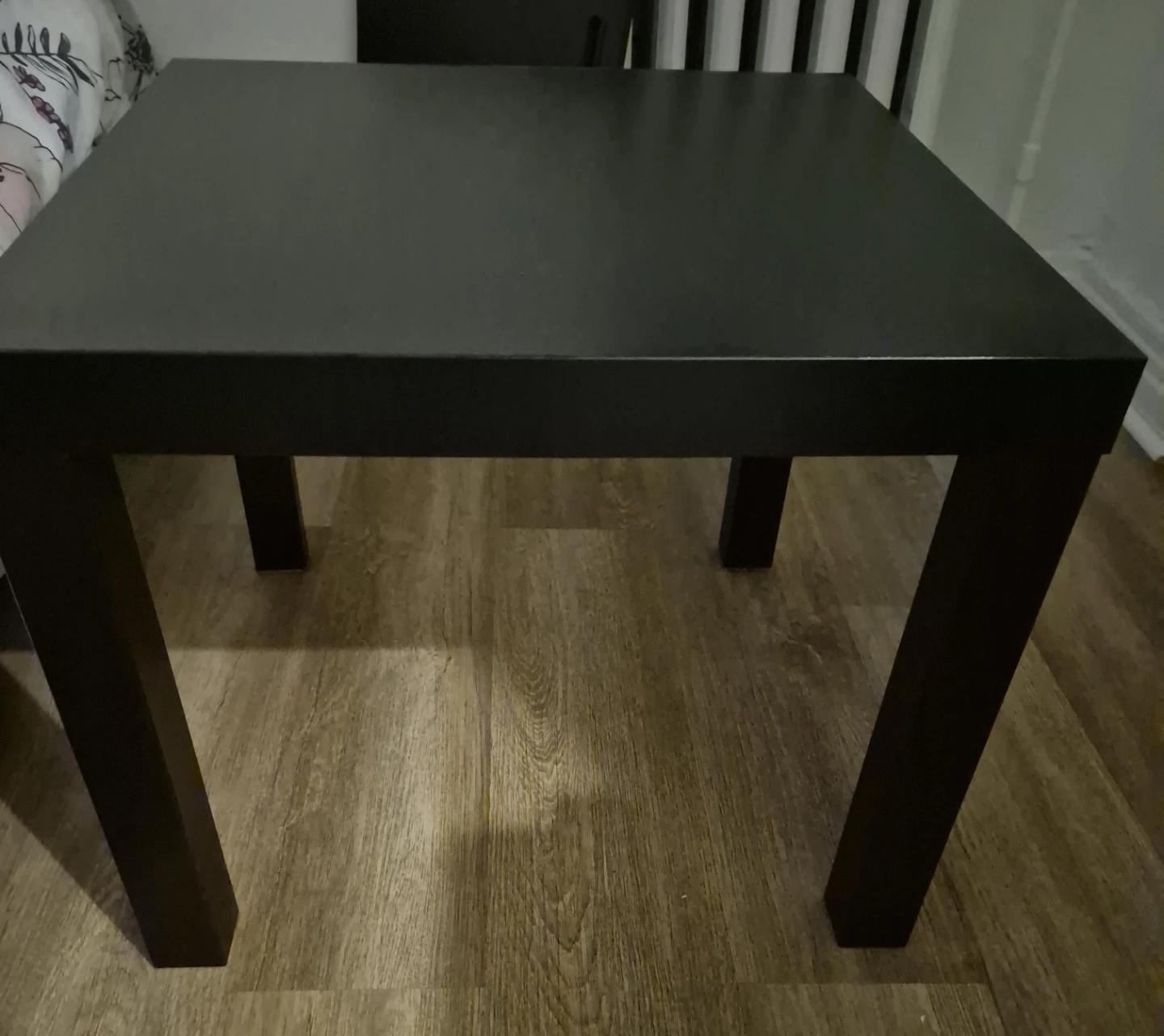 Table carrée noire