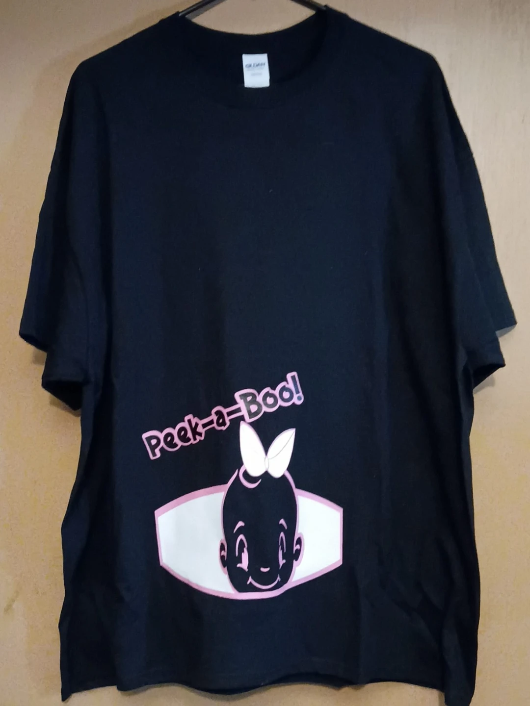 Gildan "Peek-a-Boo!" T-Shirt