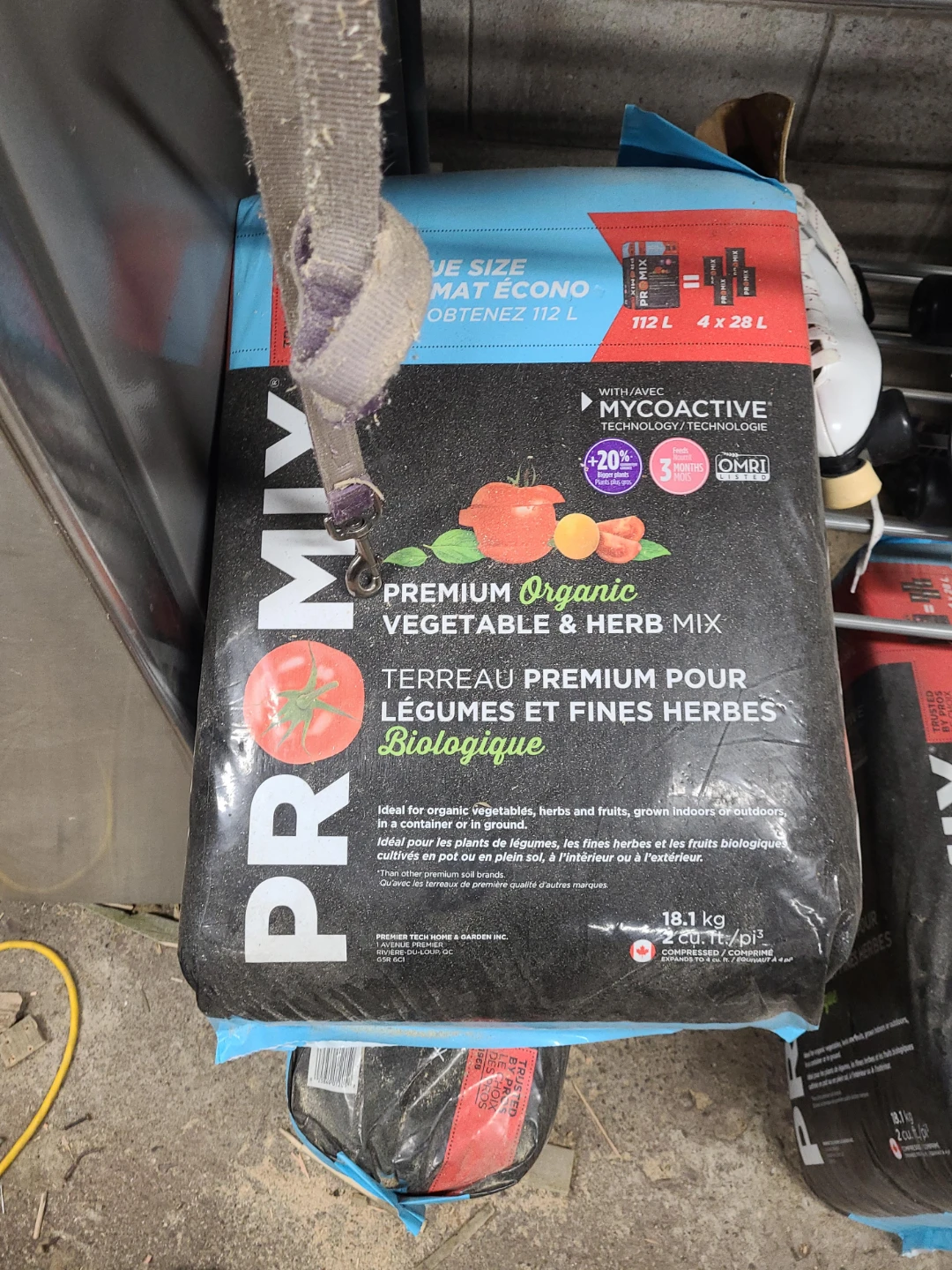 PRO-MIX Premium Organic Vegetable & Herb Mix 112 L