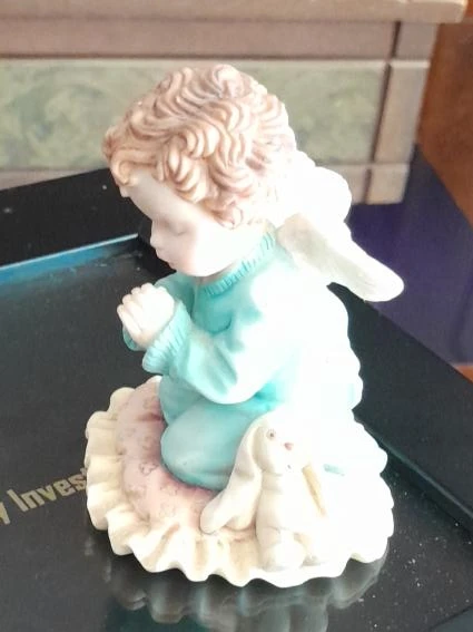 Angel figurine with bunny