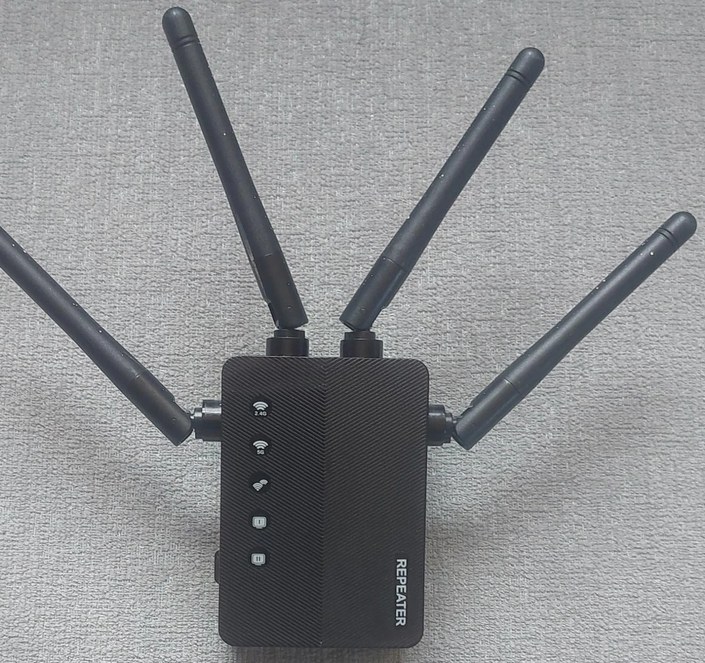 WiFi Repeater with 4 Antennas