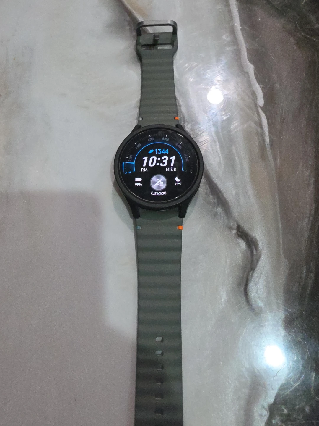 Smartwatch with Green Band samsung