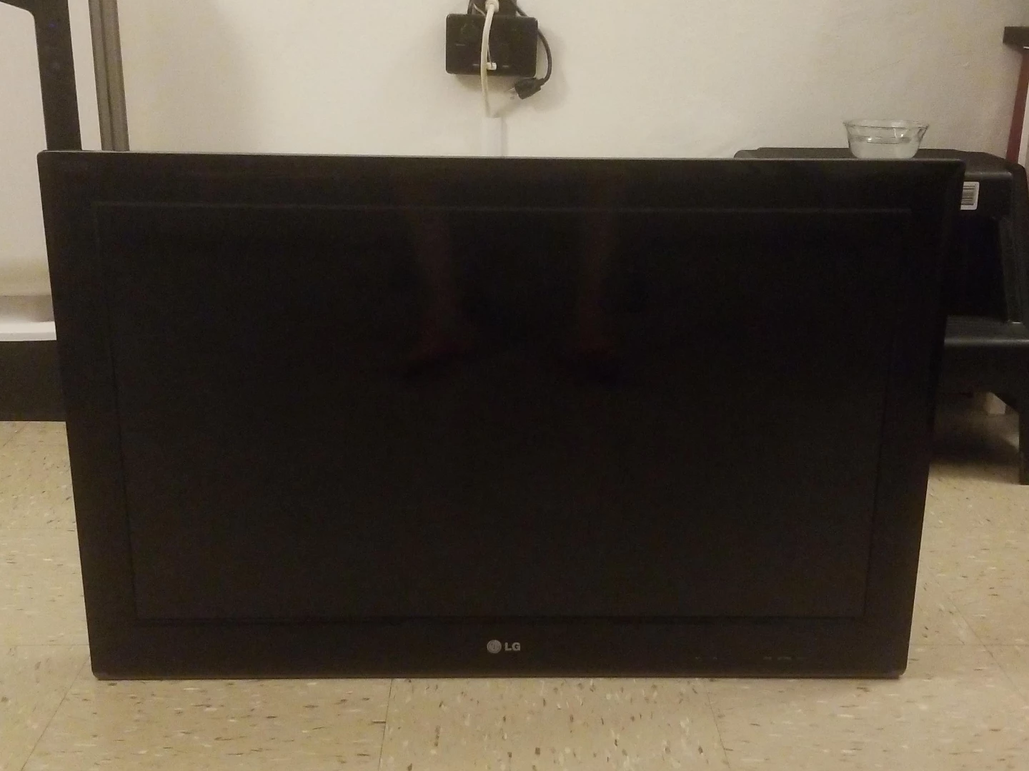 LG Television 32 inch (no display)
