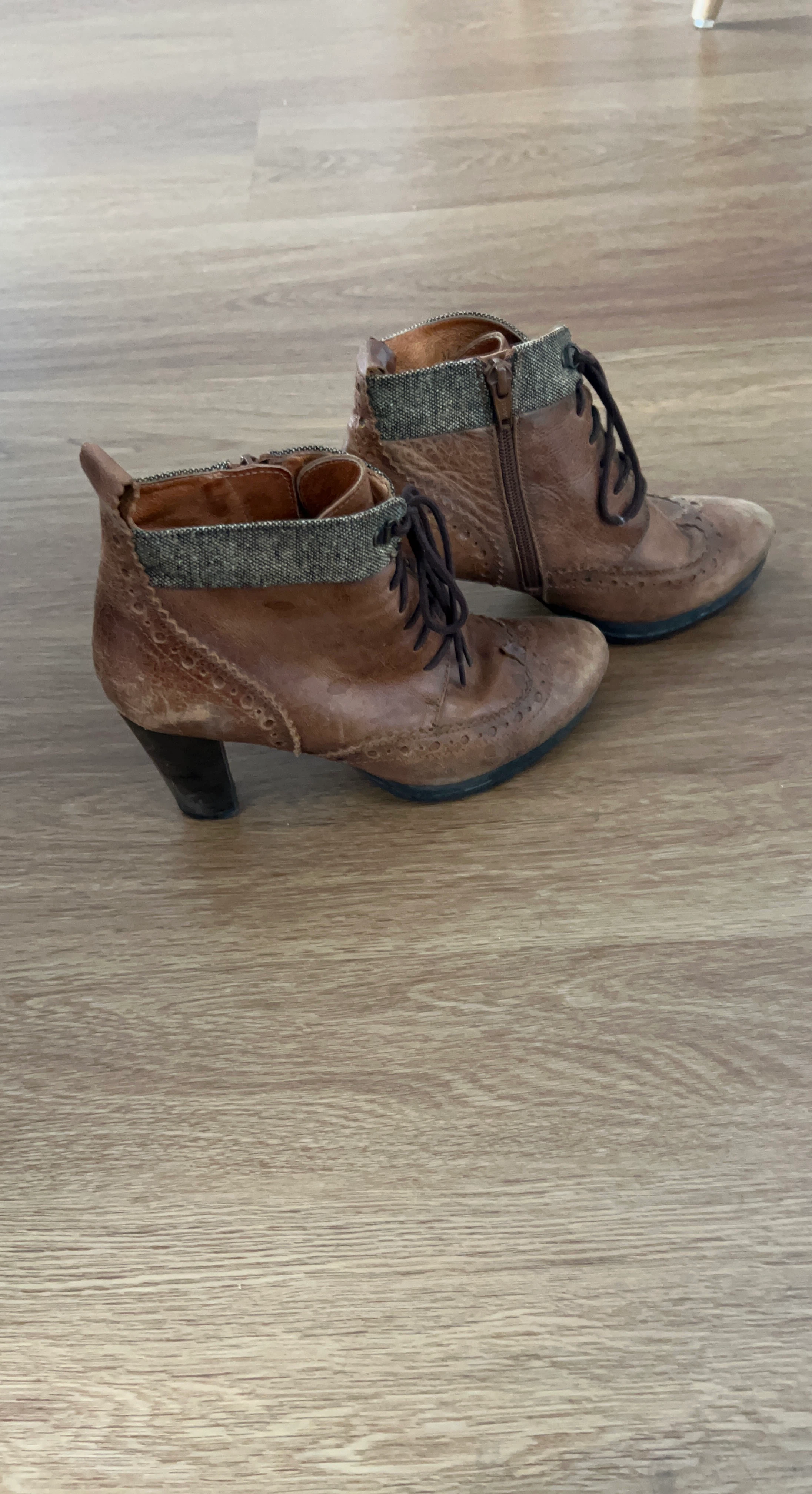 Brown Leather Ankle Boots with Laces and Zipper