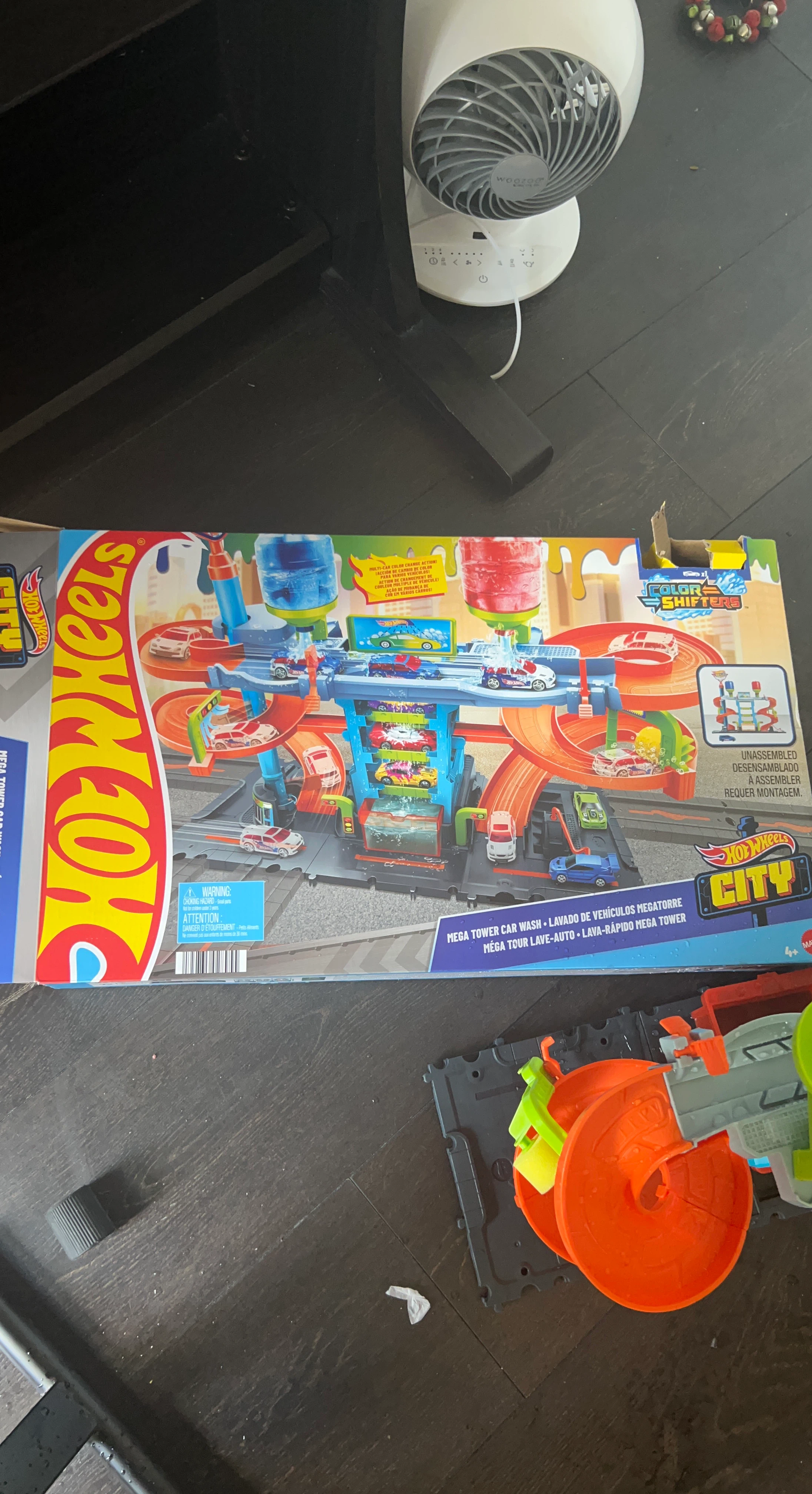 Hot Wheels Mega Tower Car Wash Playset