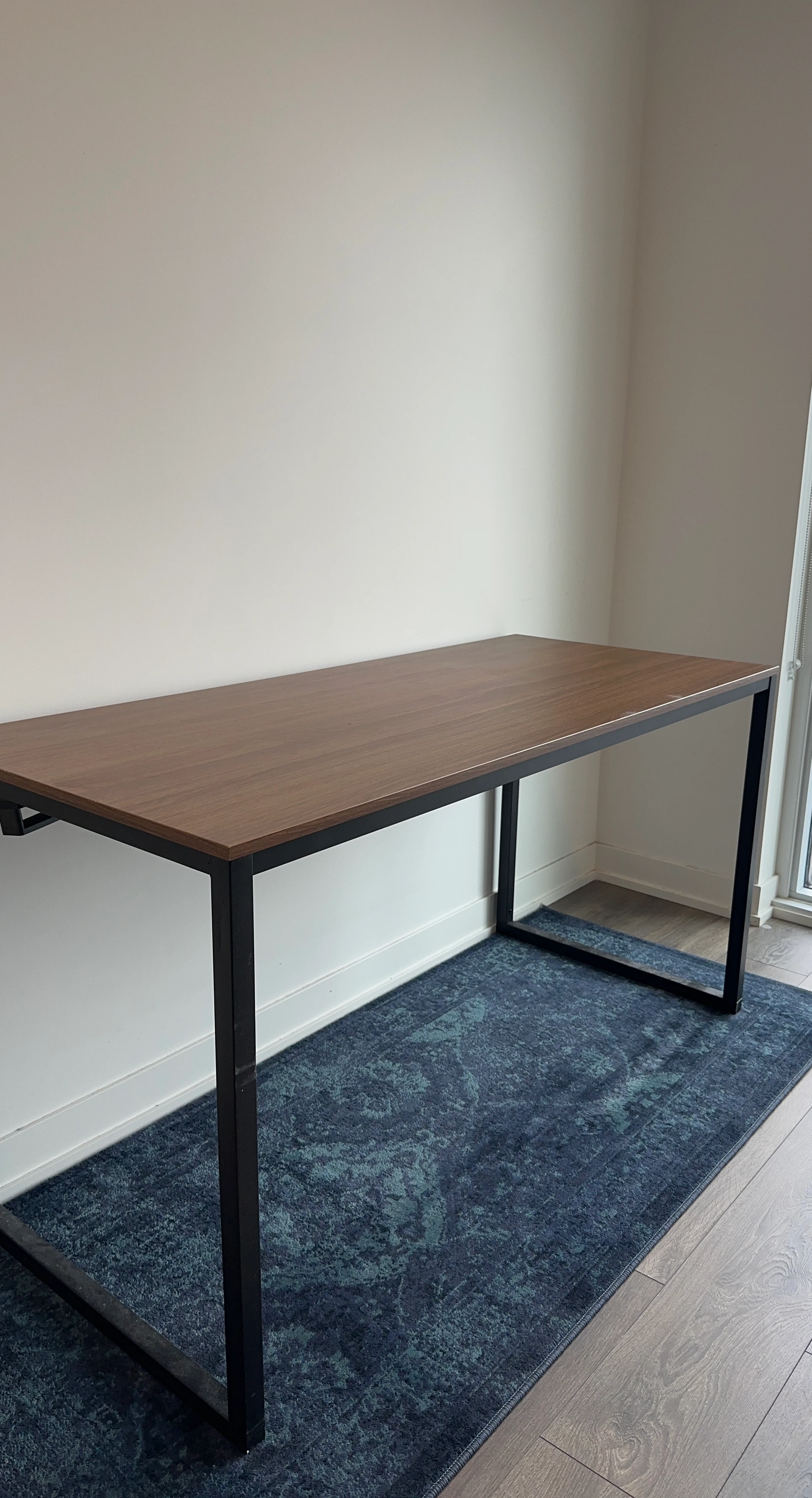 Modern Wood Grain Desk