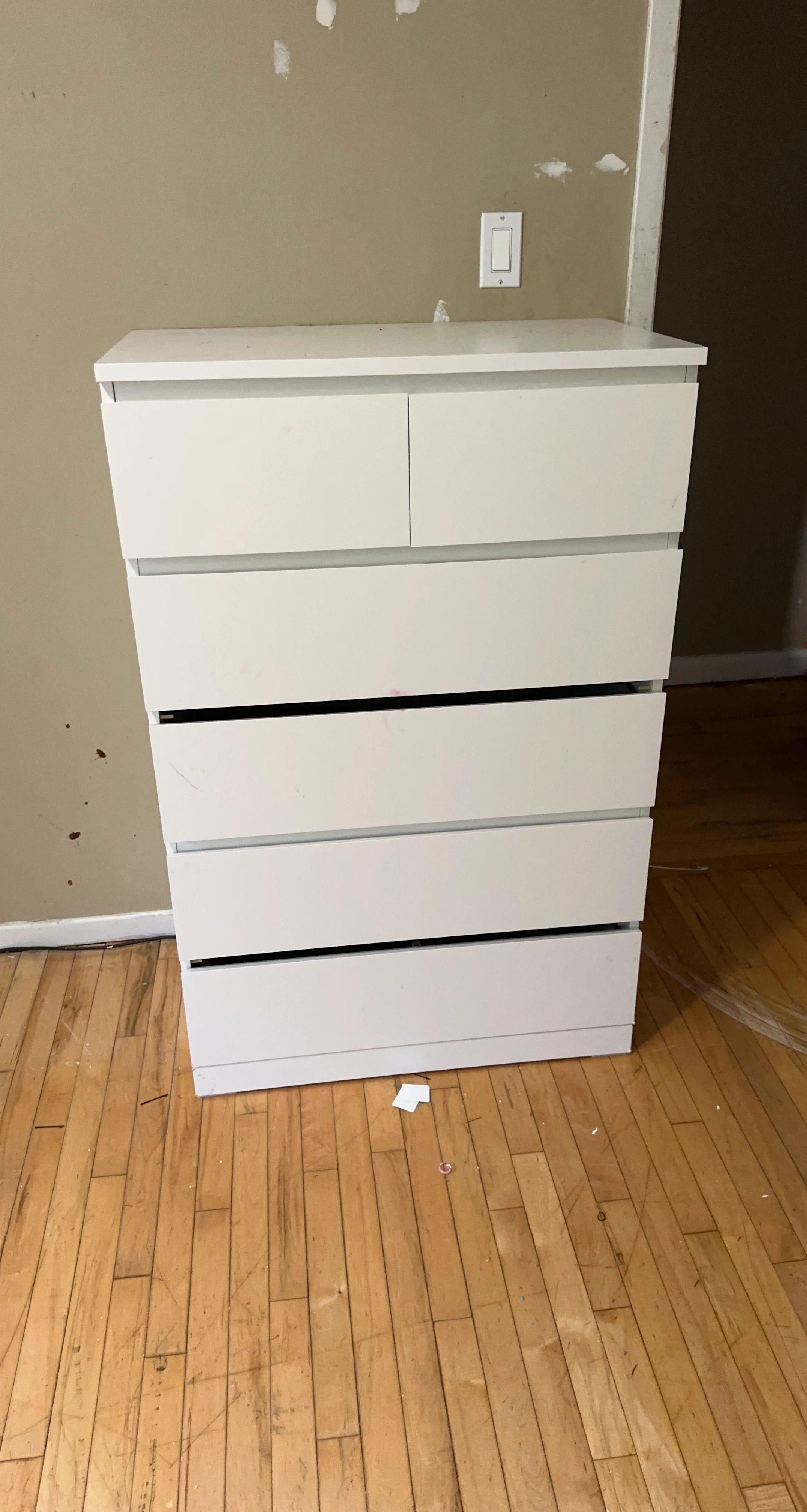 White 6-Drawer Dresser