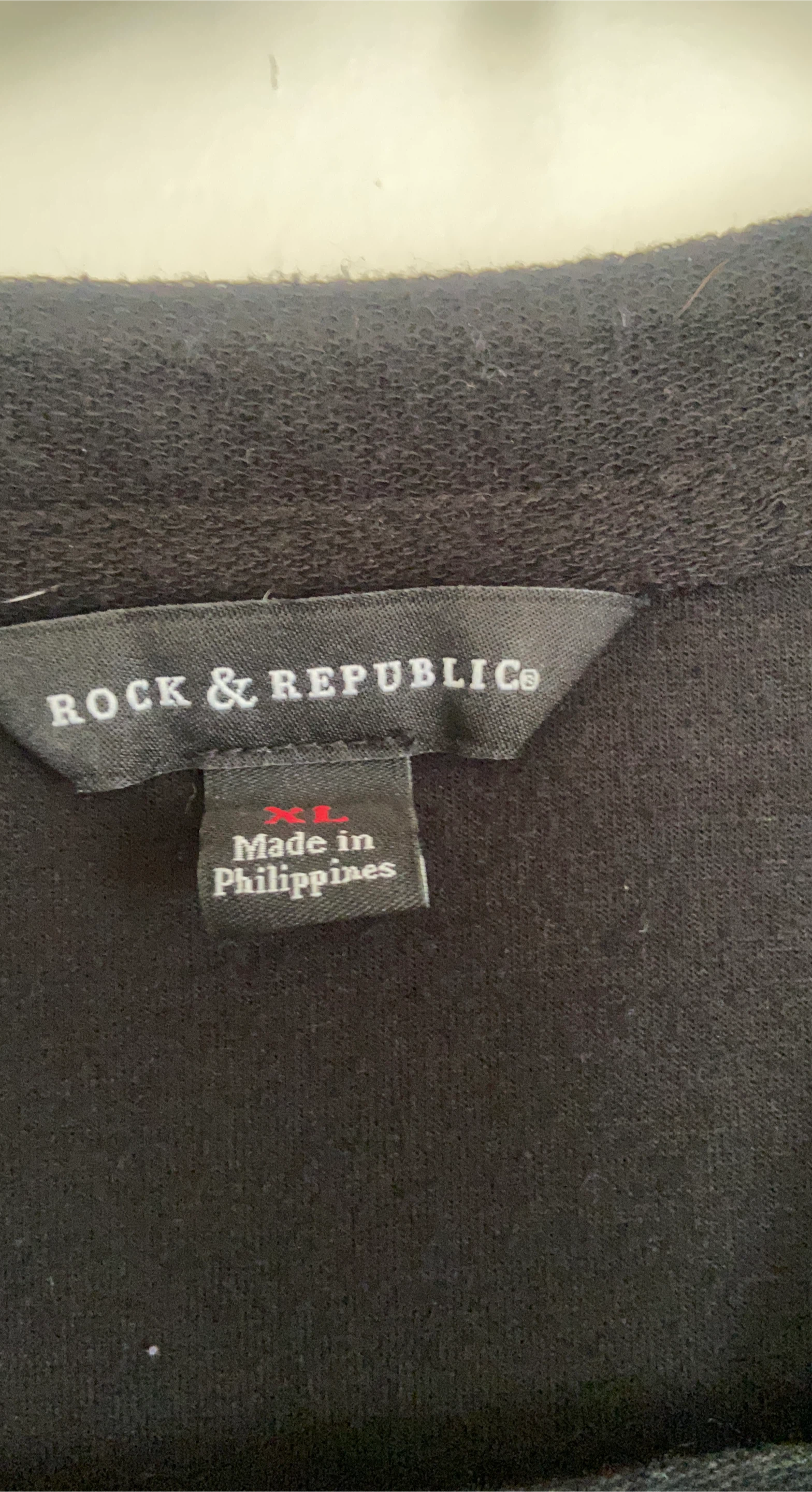 Rock & Republic Black Studded V-Neck T-Shirt XL