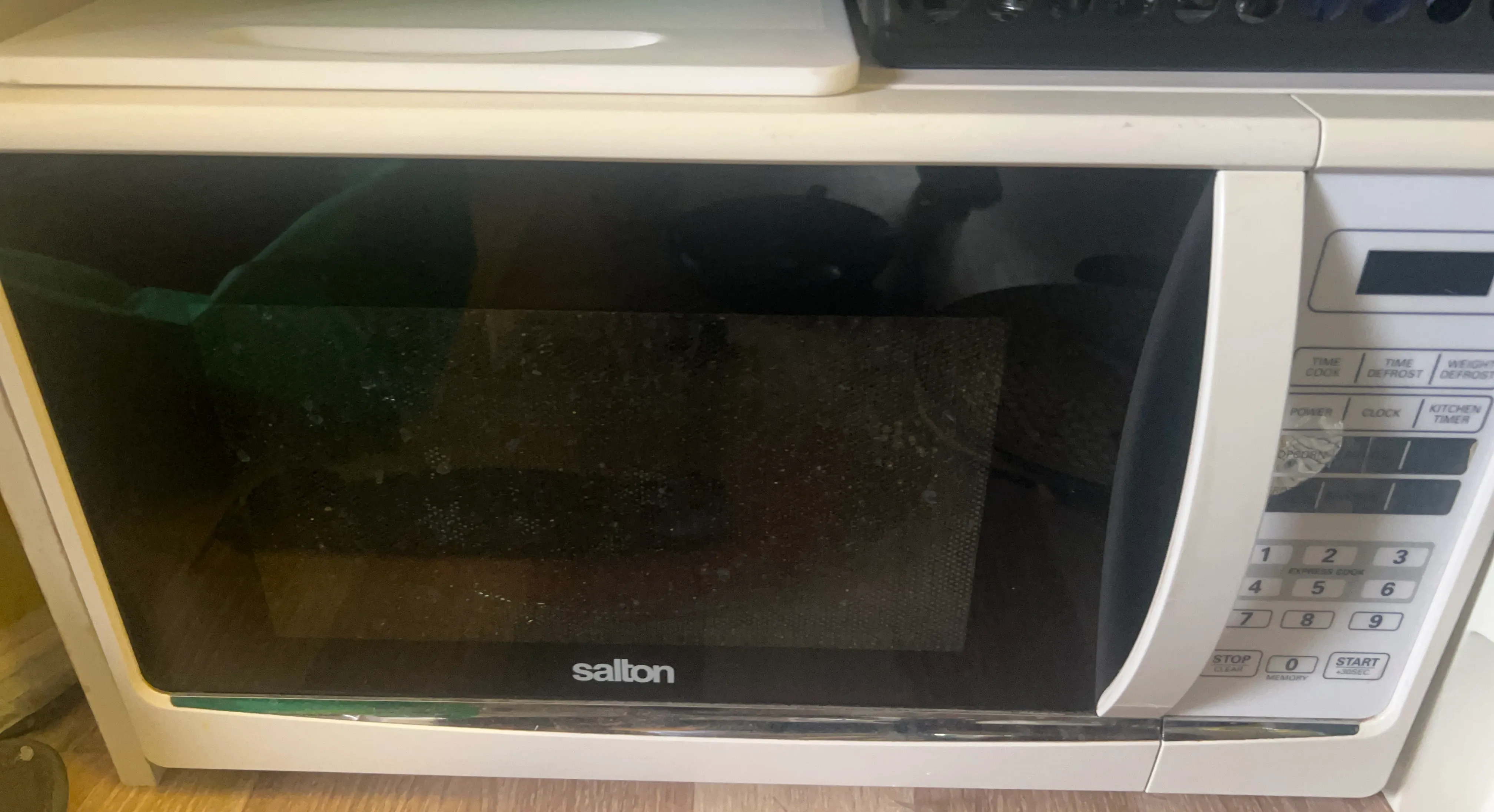 Salton Microwave Oven