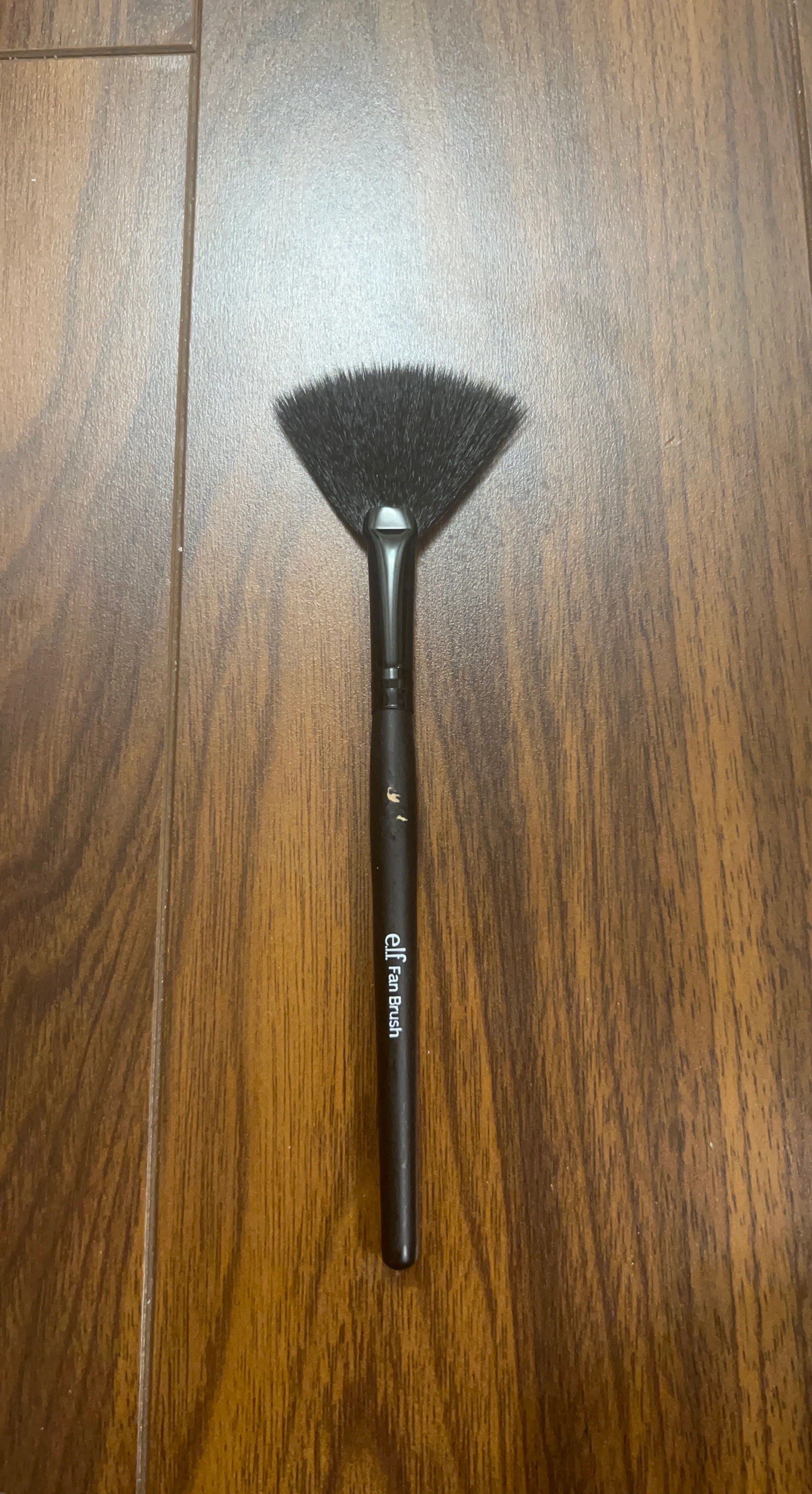 e.l.f. Cosmetics Fan Brush