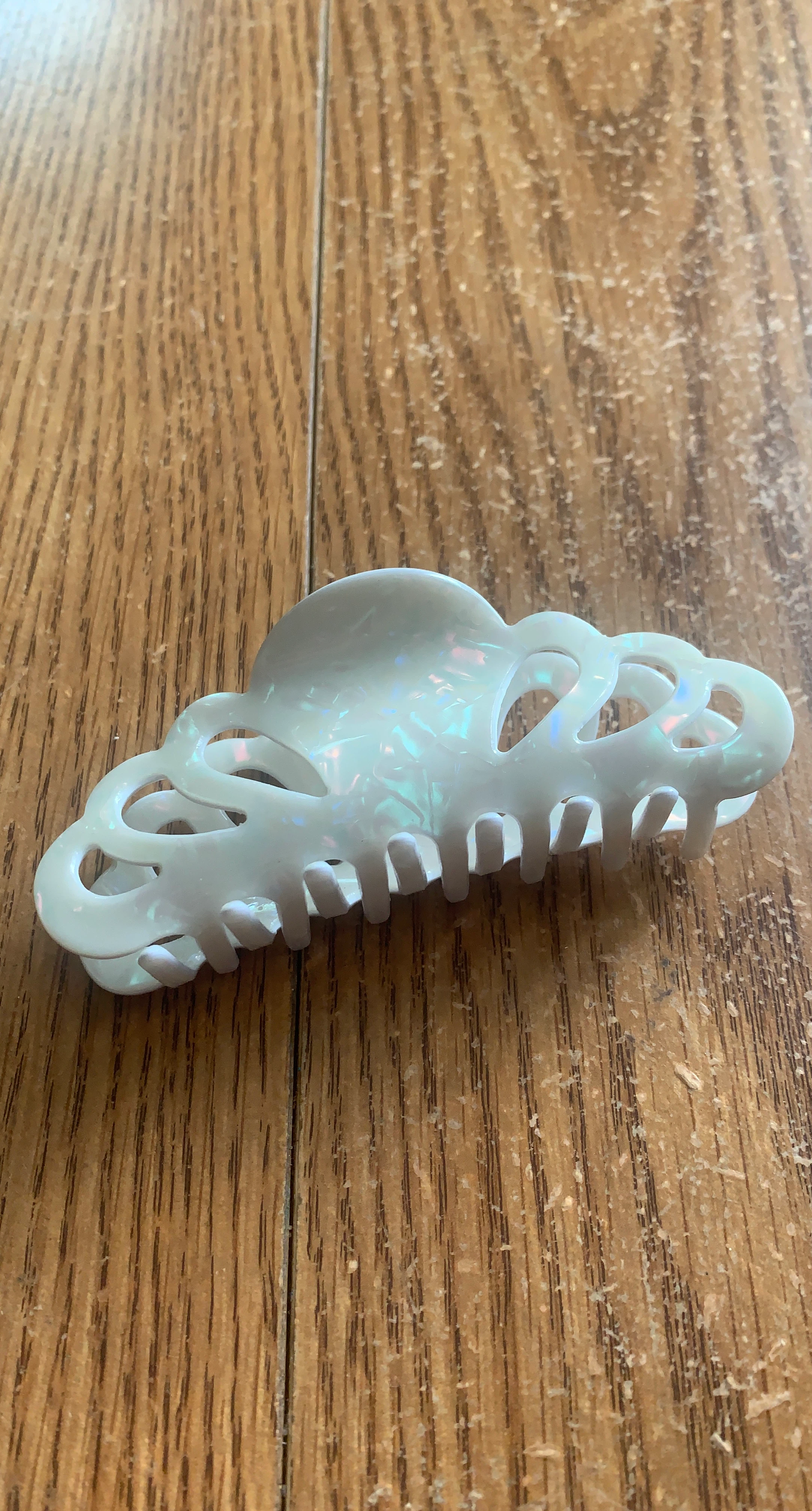 White Pearl Finish Claw Clip Hair Accessory