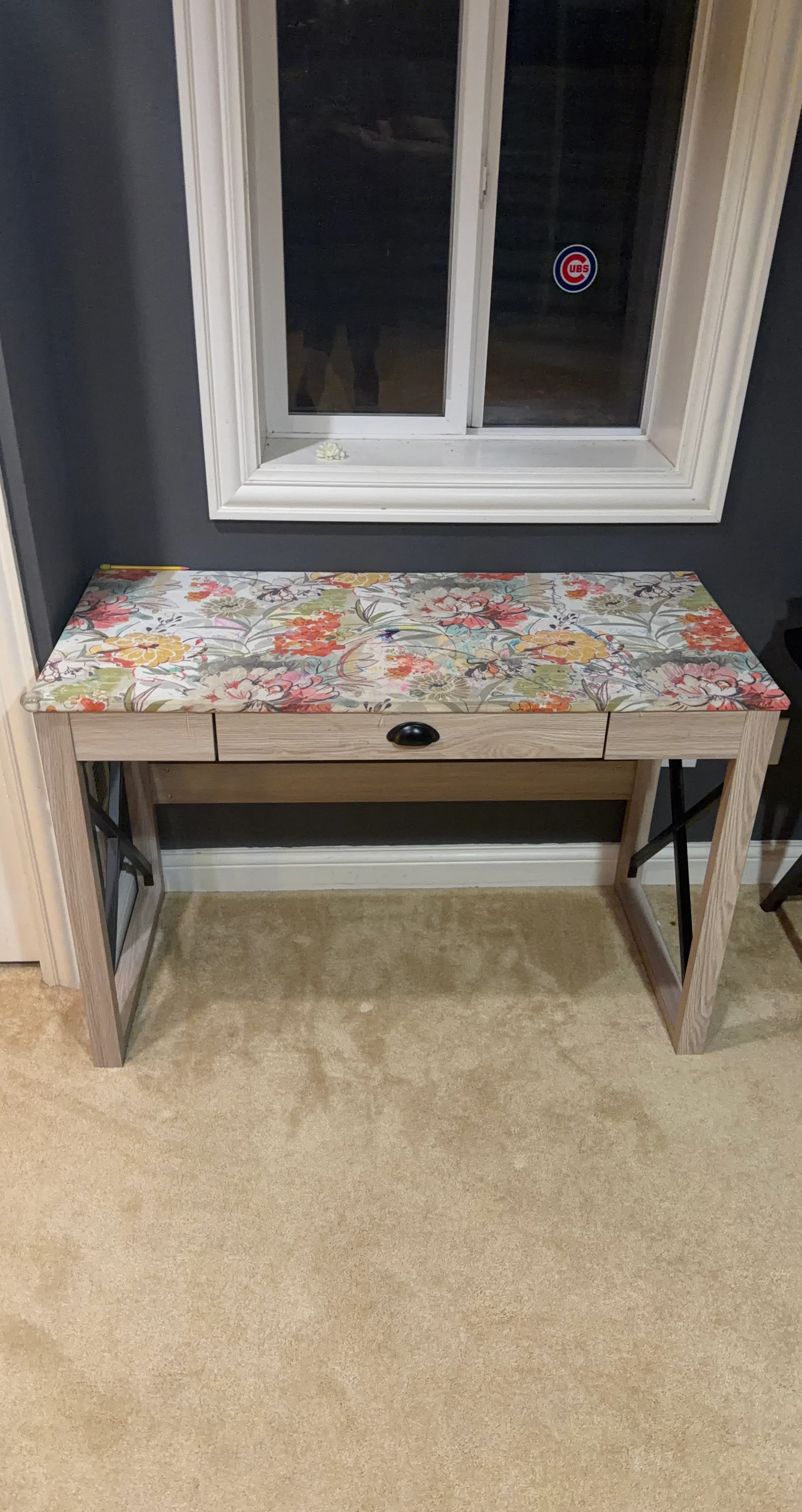 Floral Top Desk with Drawer