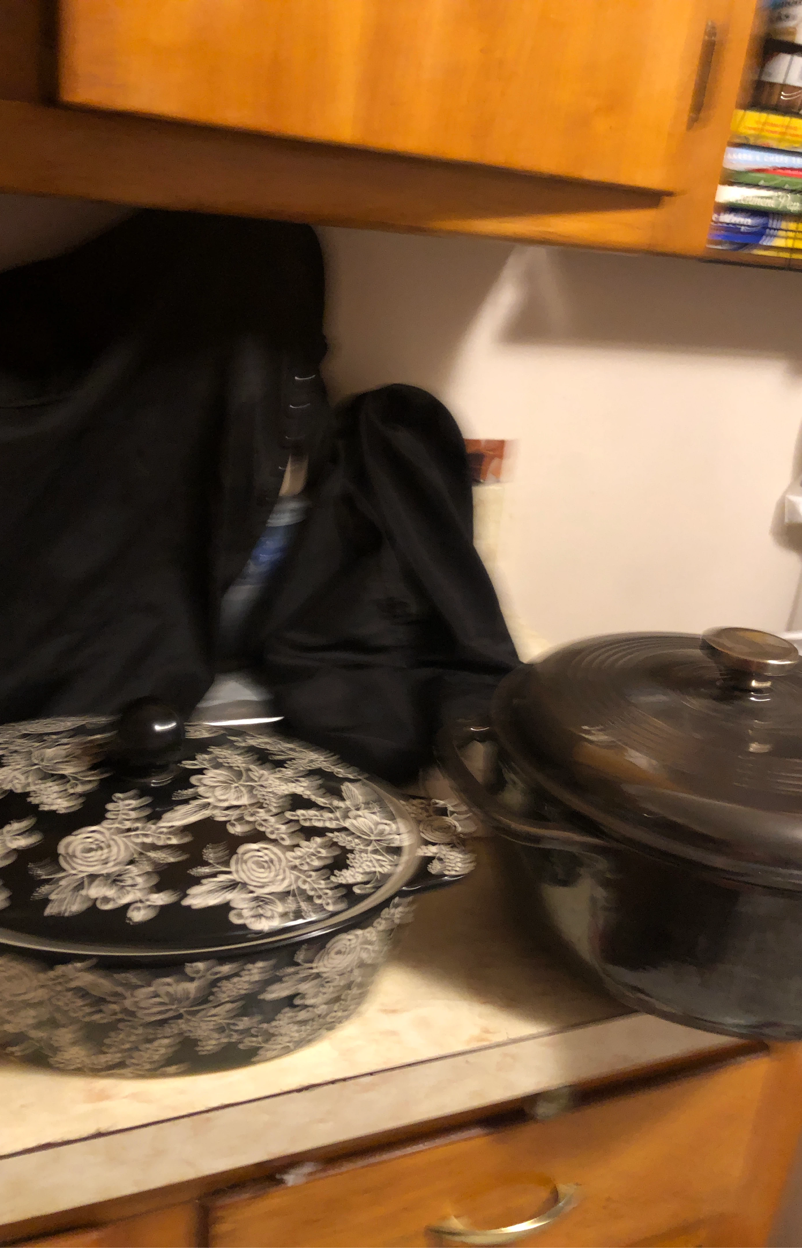 Floral Pattern Pot with Lid