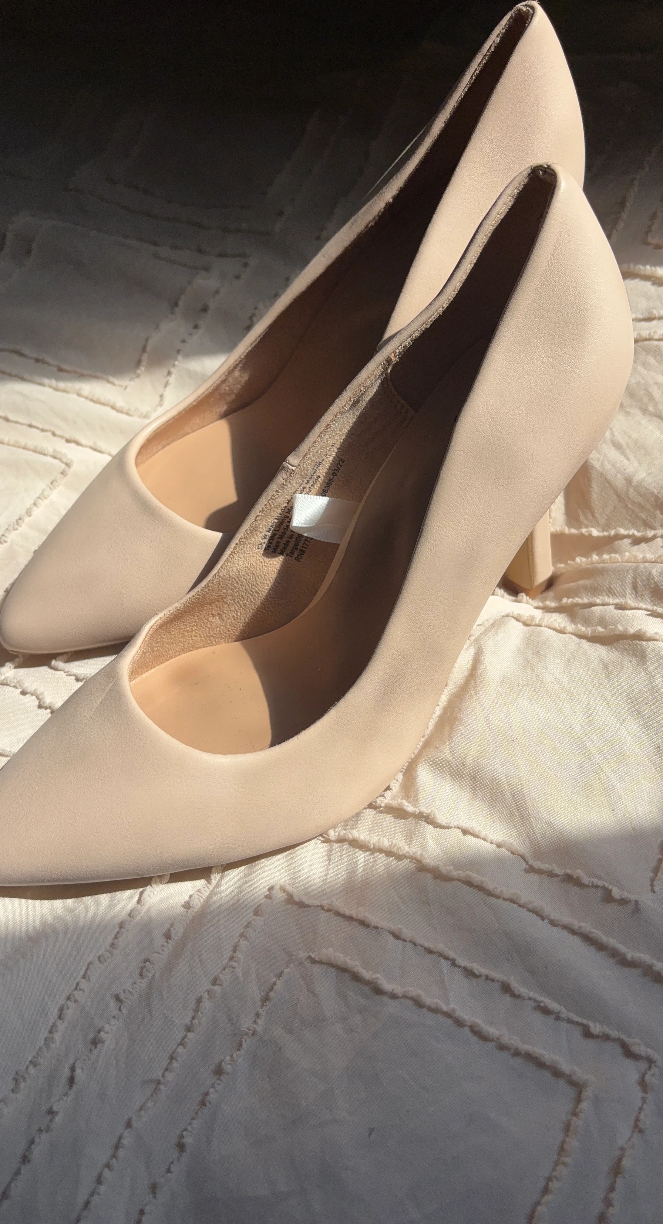 Women's Pointed Toe Pumps - Nude