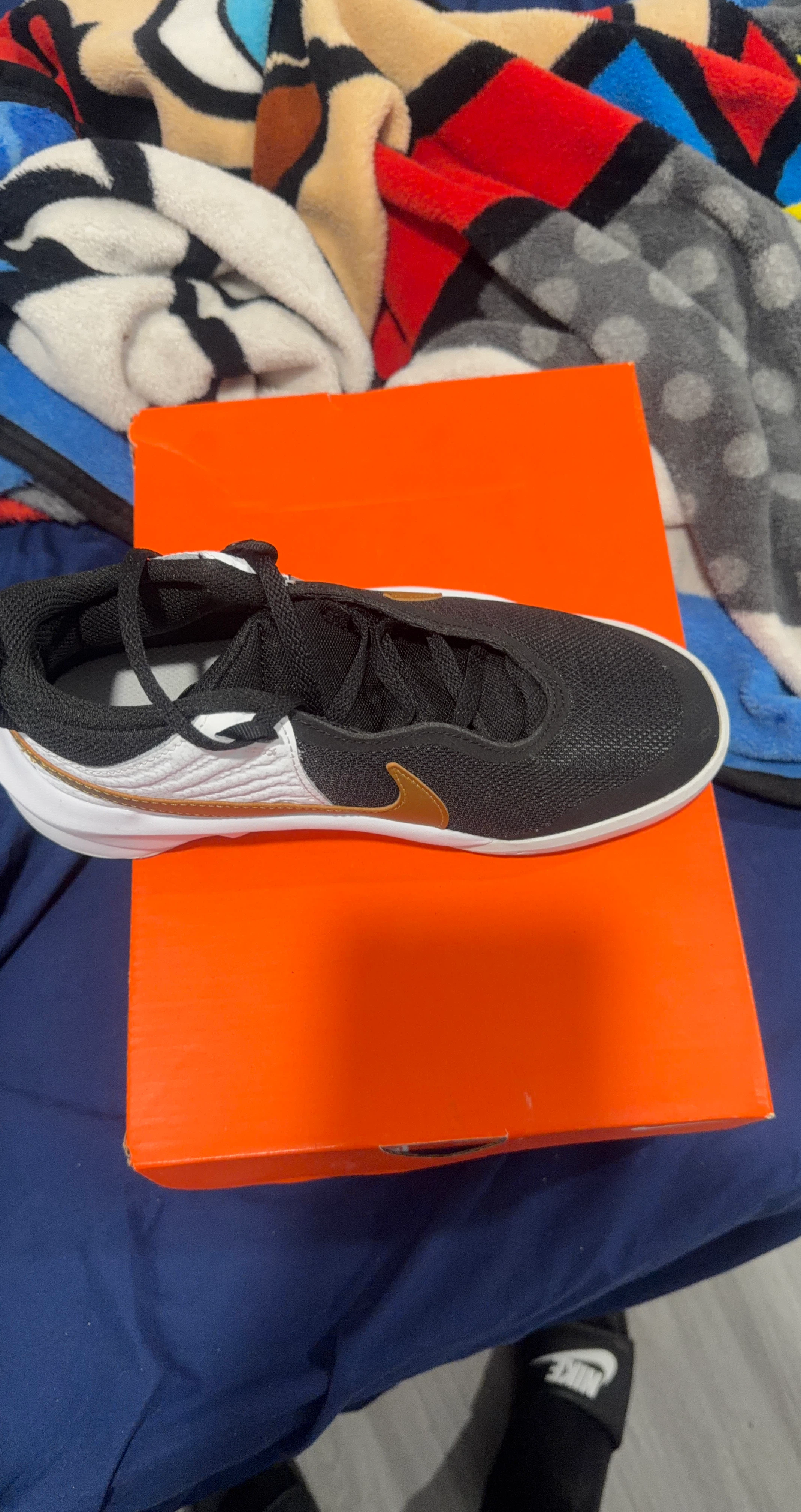 Nike Team Hustle D 10 (GS) Youth Basketball Shoes