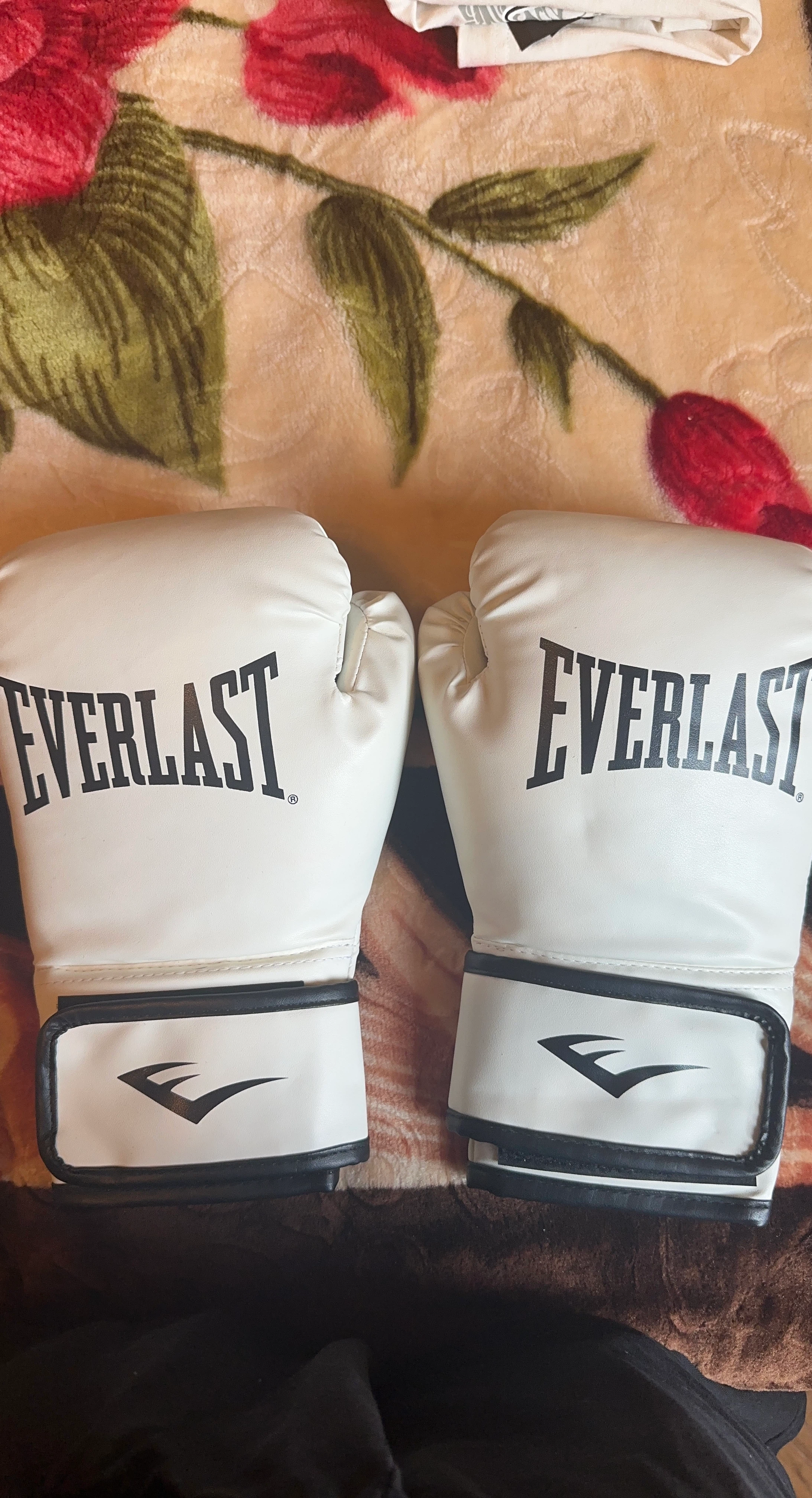 Everlast White Boxing Gloves