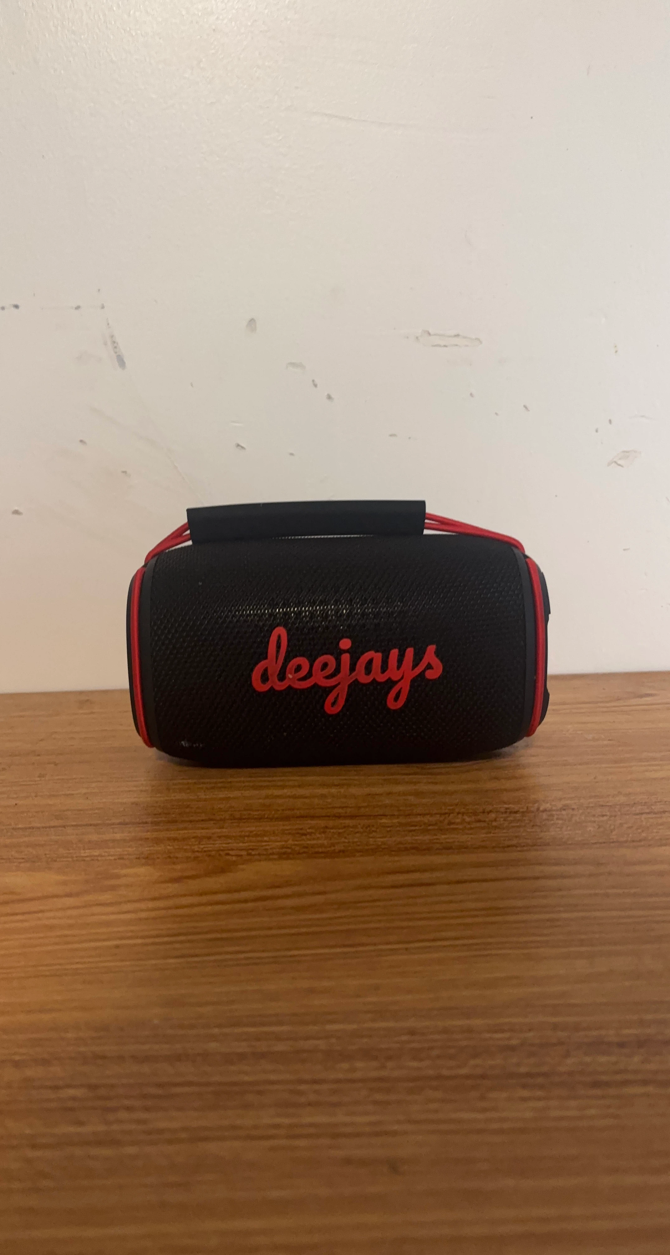 Deejays Portable Bluetooth Speaker