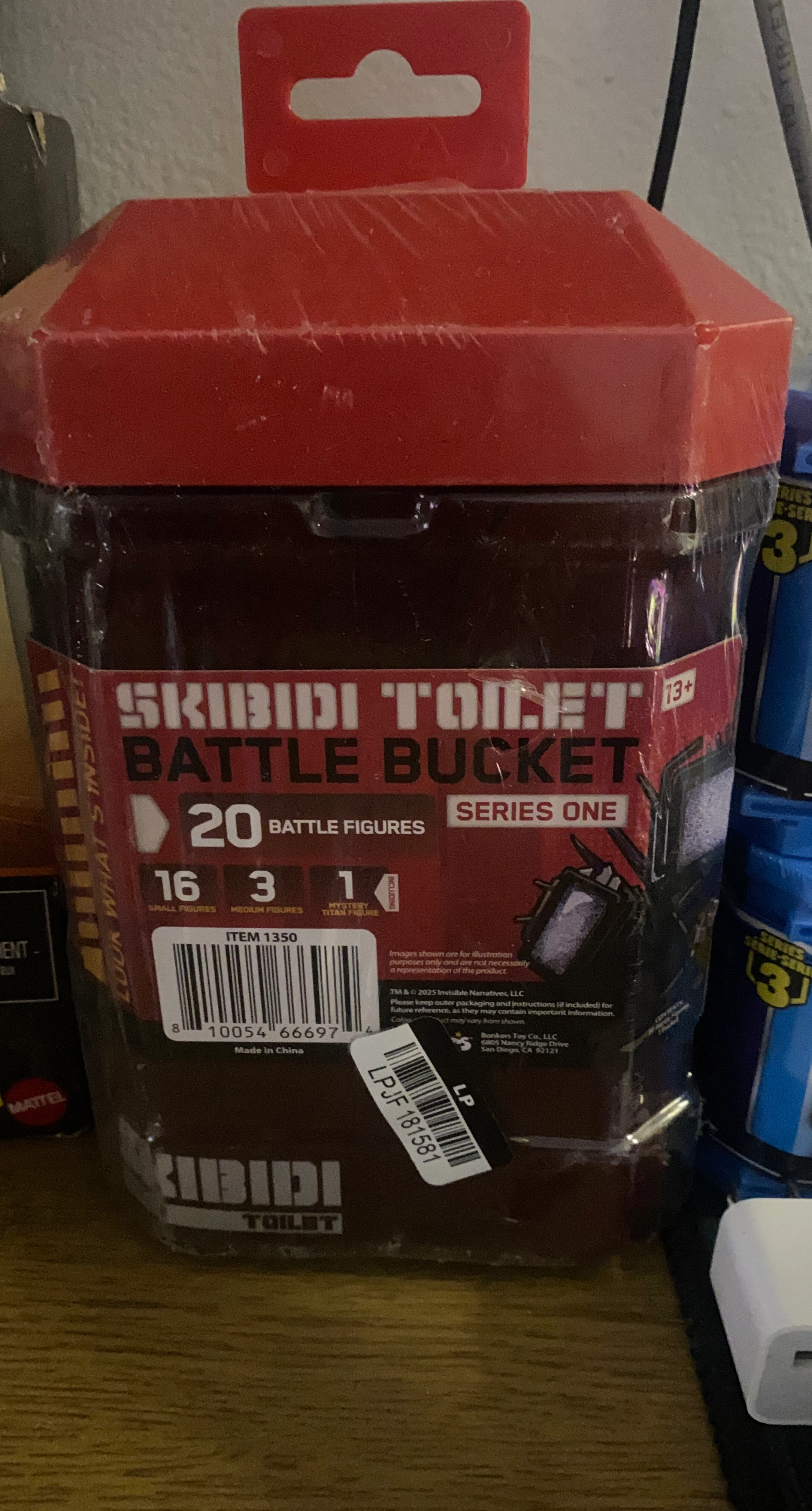 Skibidi Toilet Battle Bucket Series One - 20 Battle Figures
