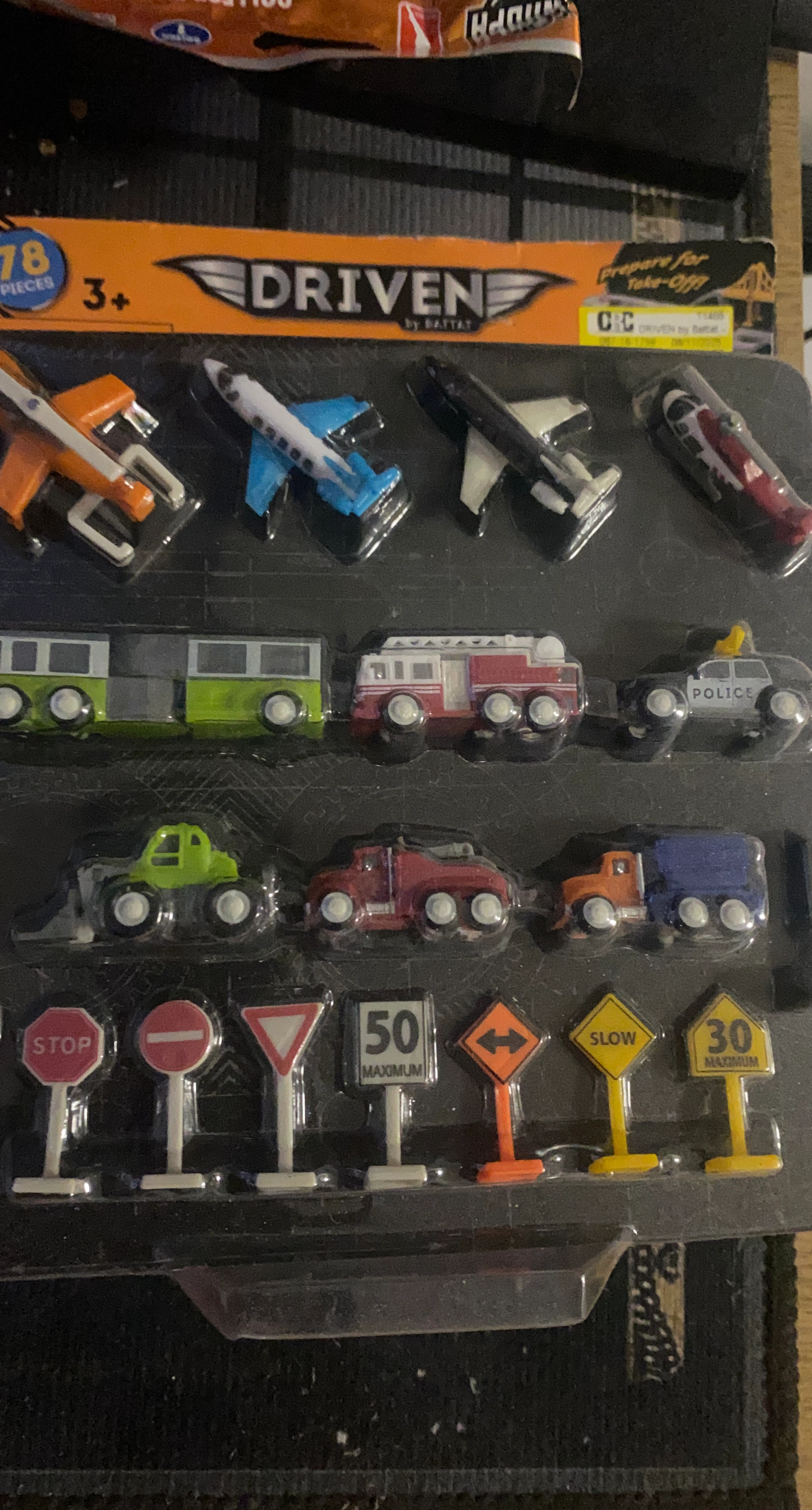 DRIVEN by BATTAT 78 Piece Vehicle and Road Sign Set