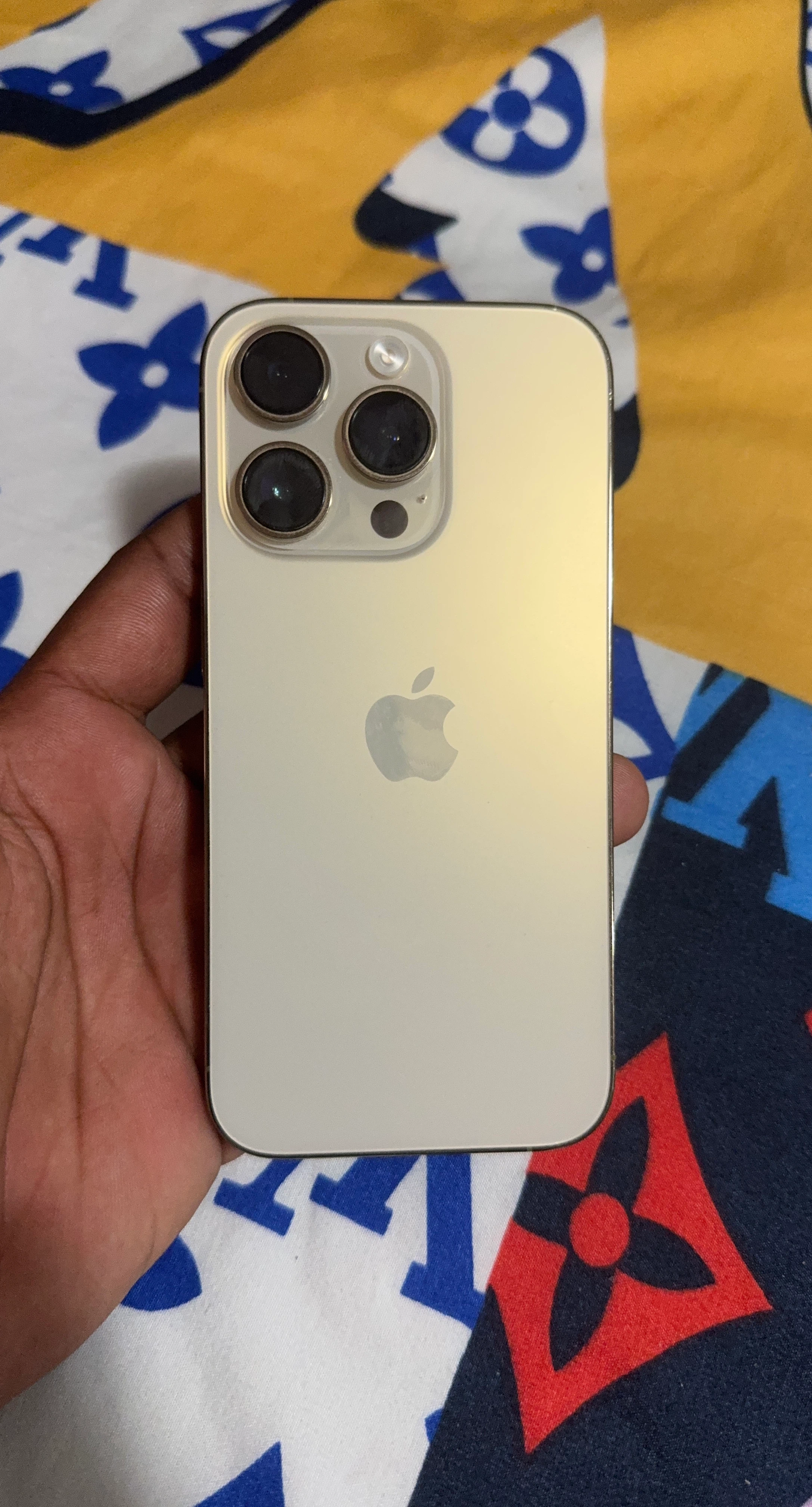 Apple iPhone 14 Pro Gold