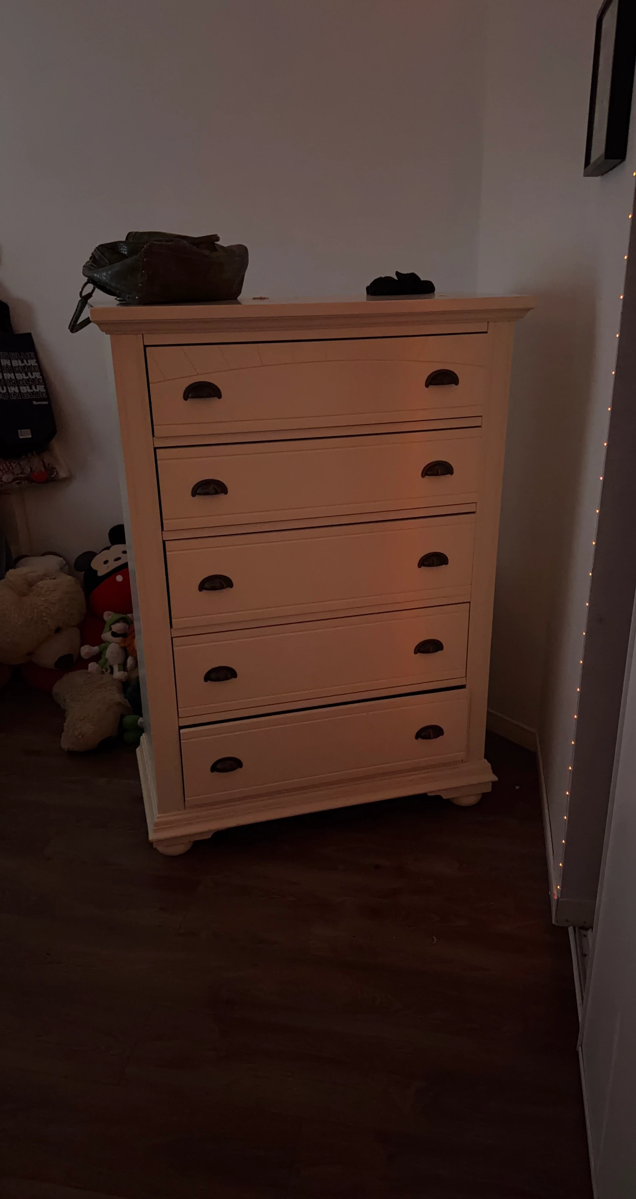 Cream 5-Drawer Dresser