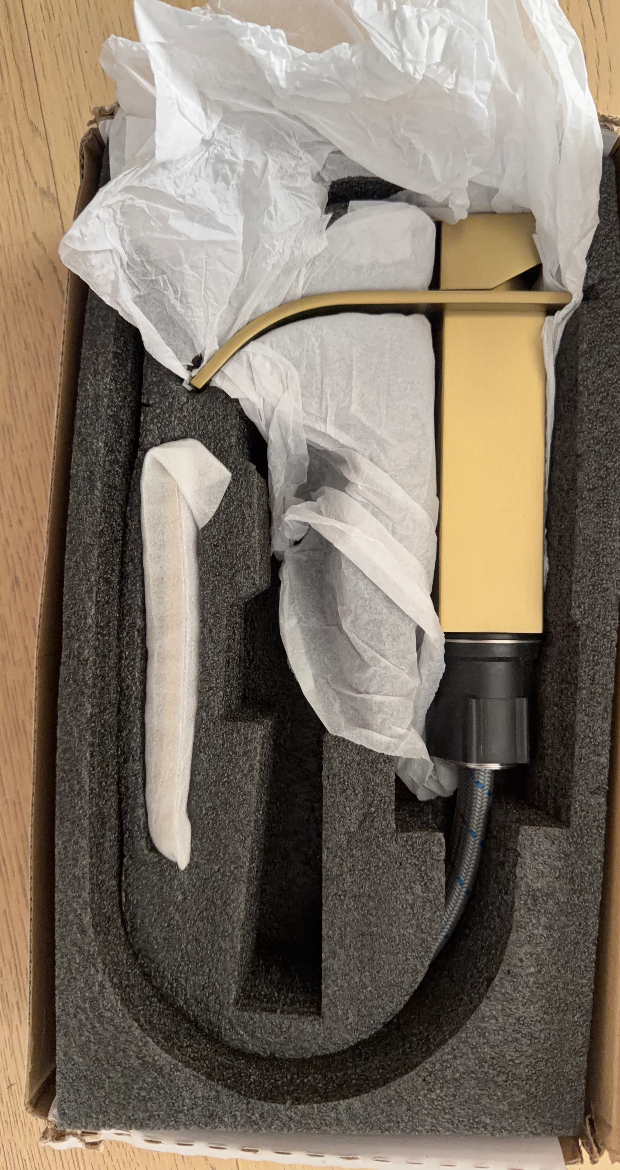 Gold Apcoora single handle faucet