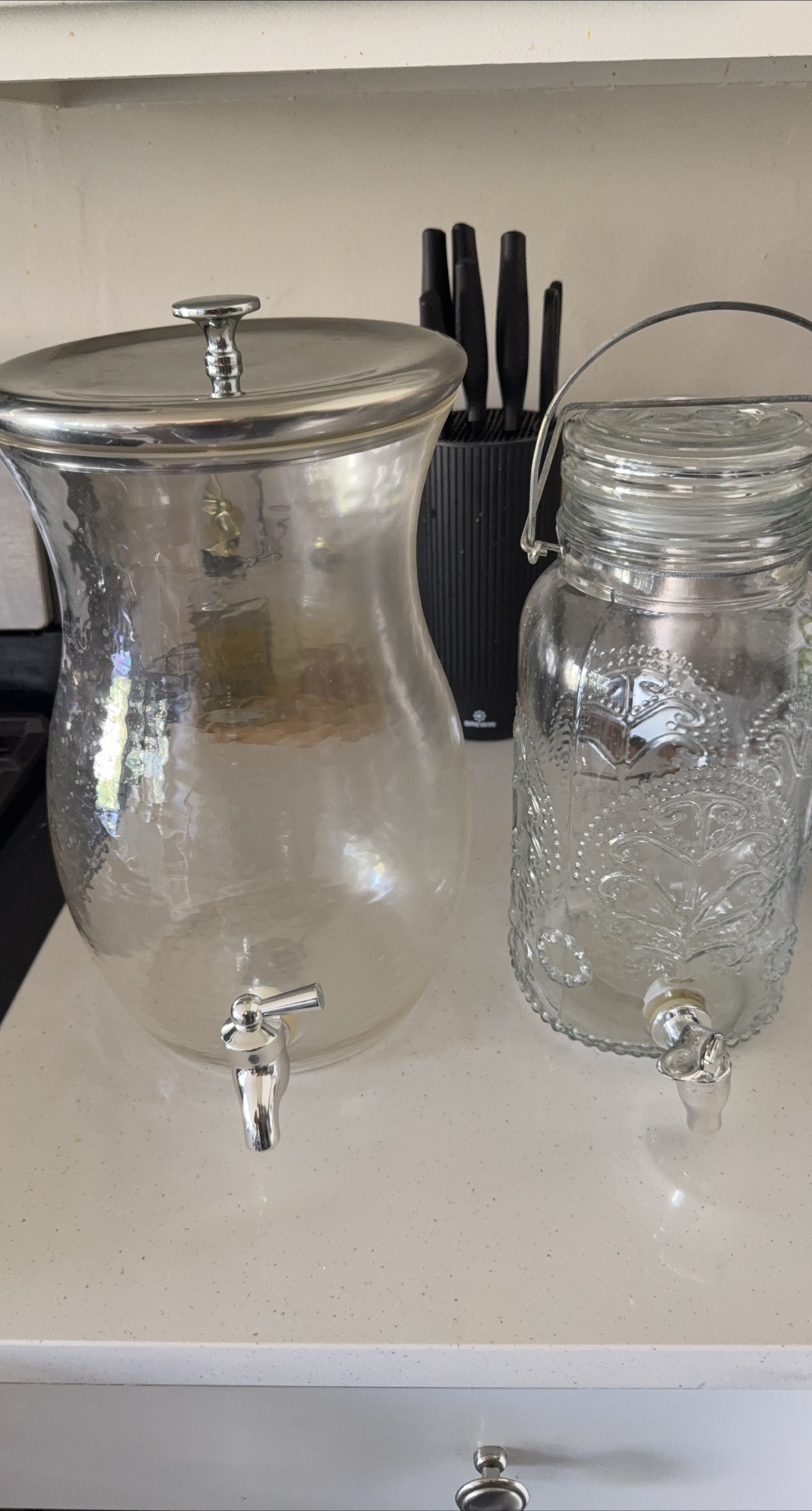 2 Beverage Dispenser with Spigot