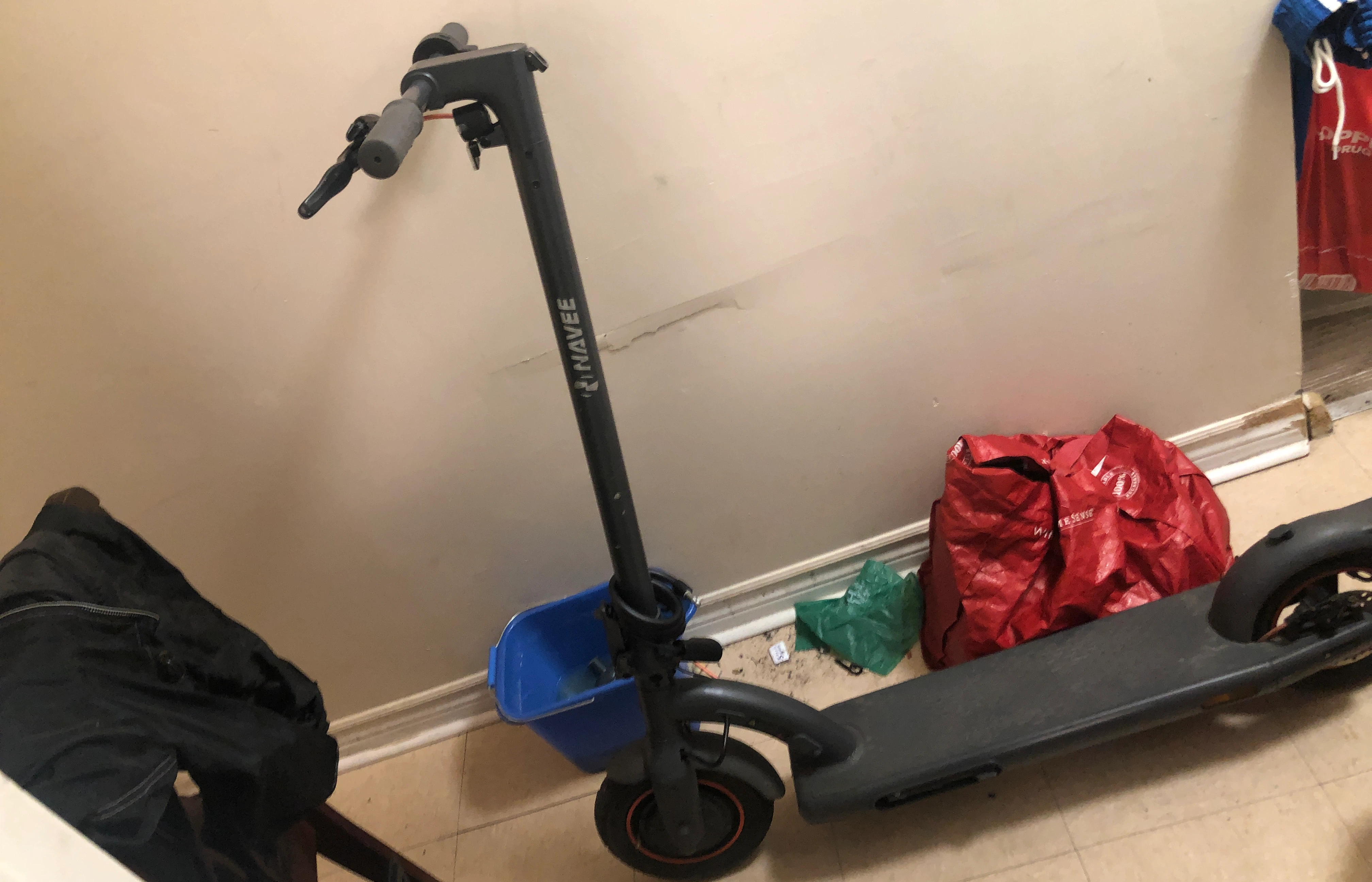 NAVEE Electric Scooter