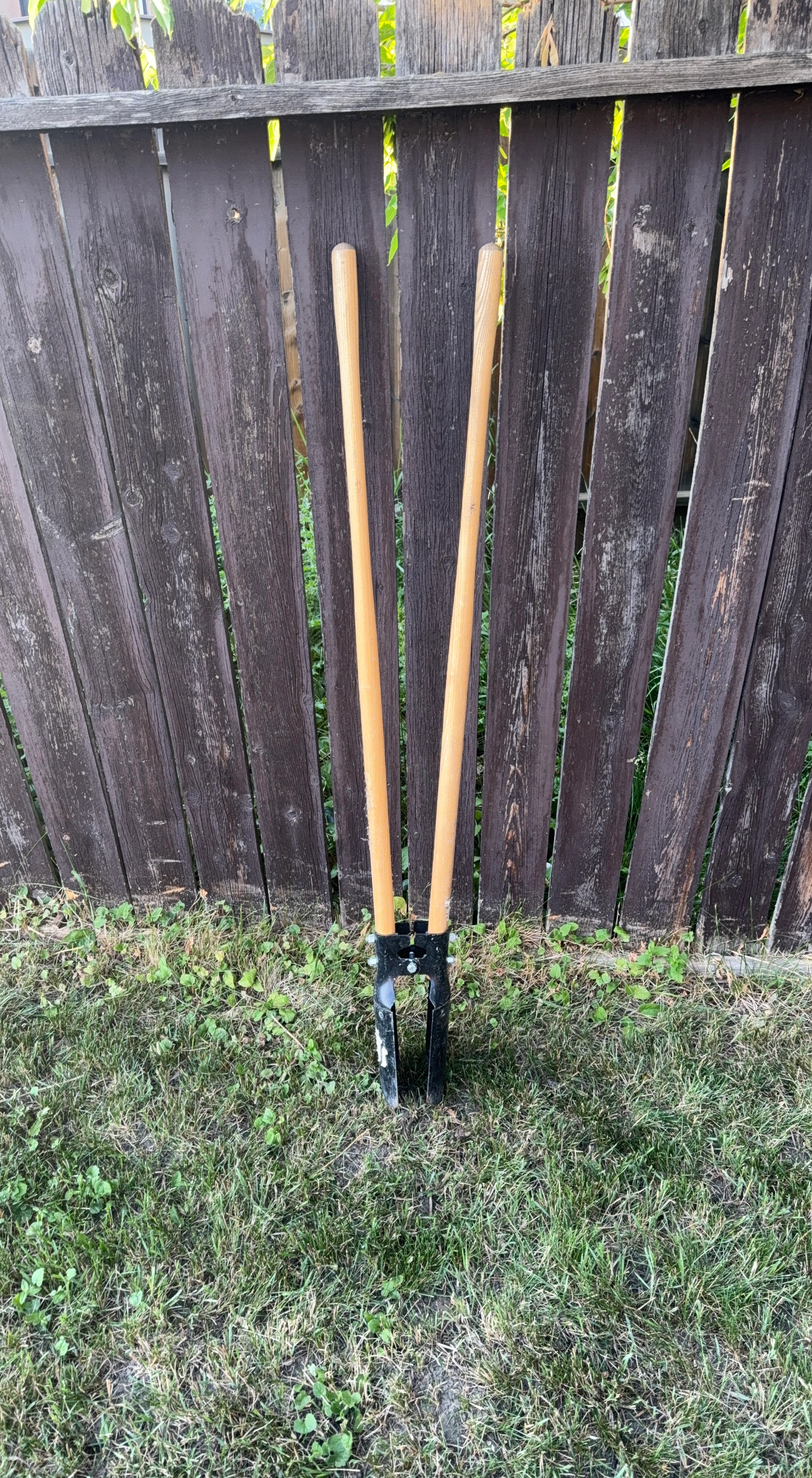 Manual Post Hole Digger with Wooden Handles