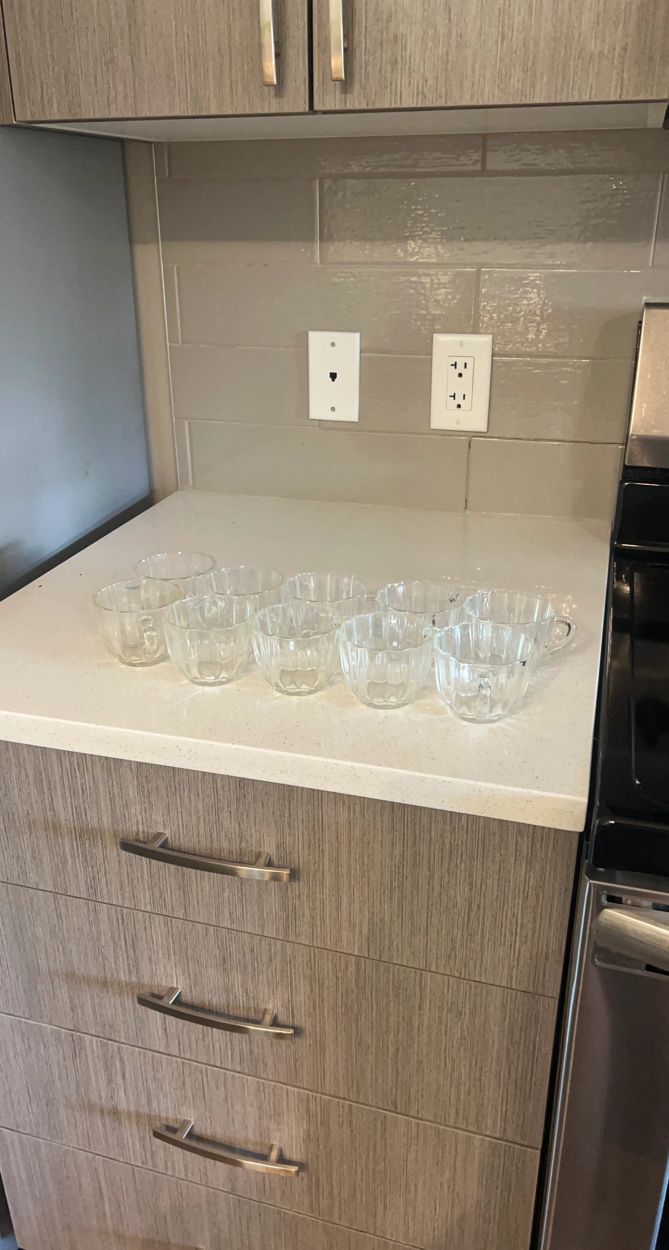 Set of 10 clear glass cups