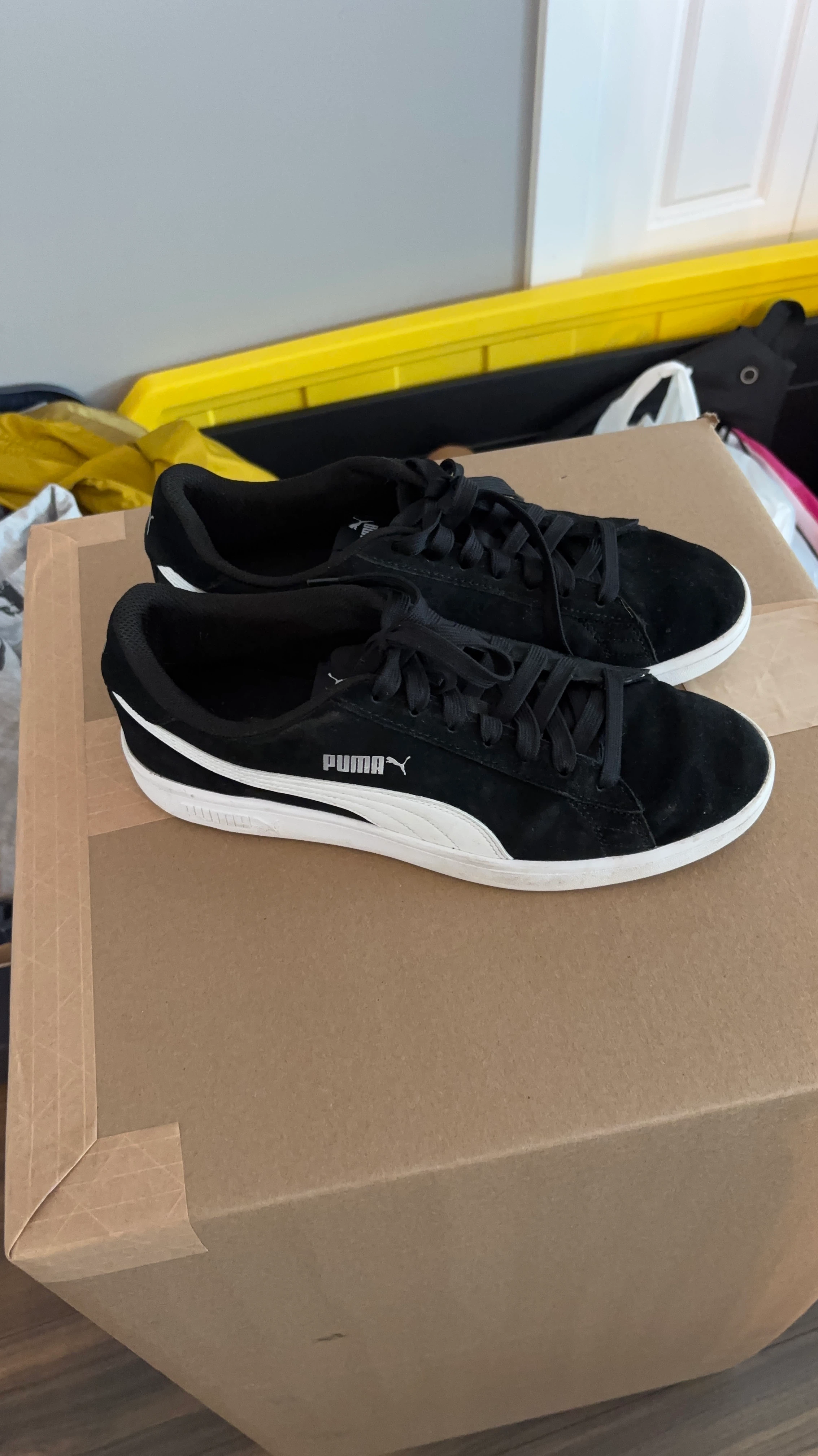 GUC-size 9.5 Puma Suede Sneakers
