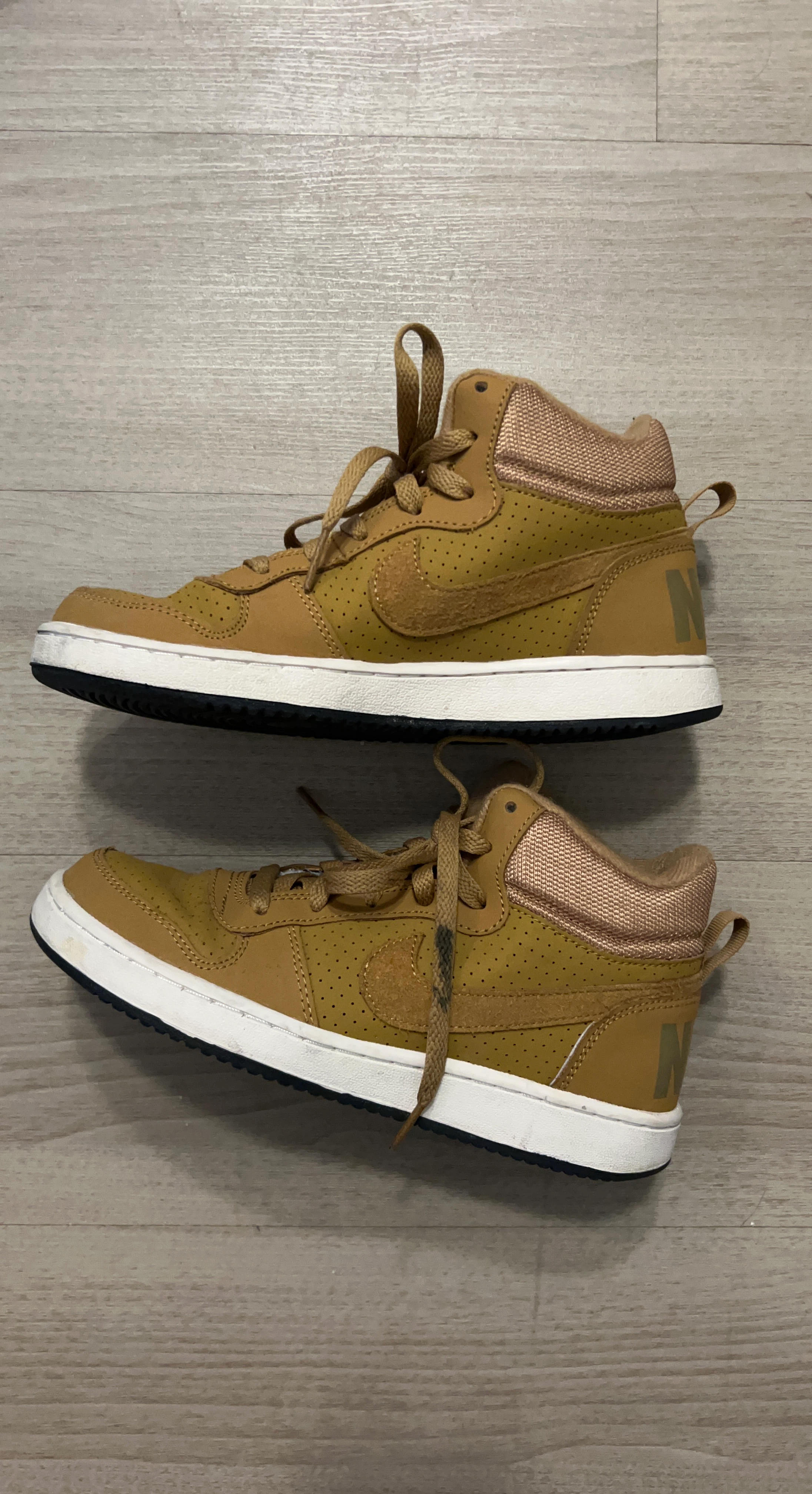 Nike Court Borough Mid Youth Size 5Y