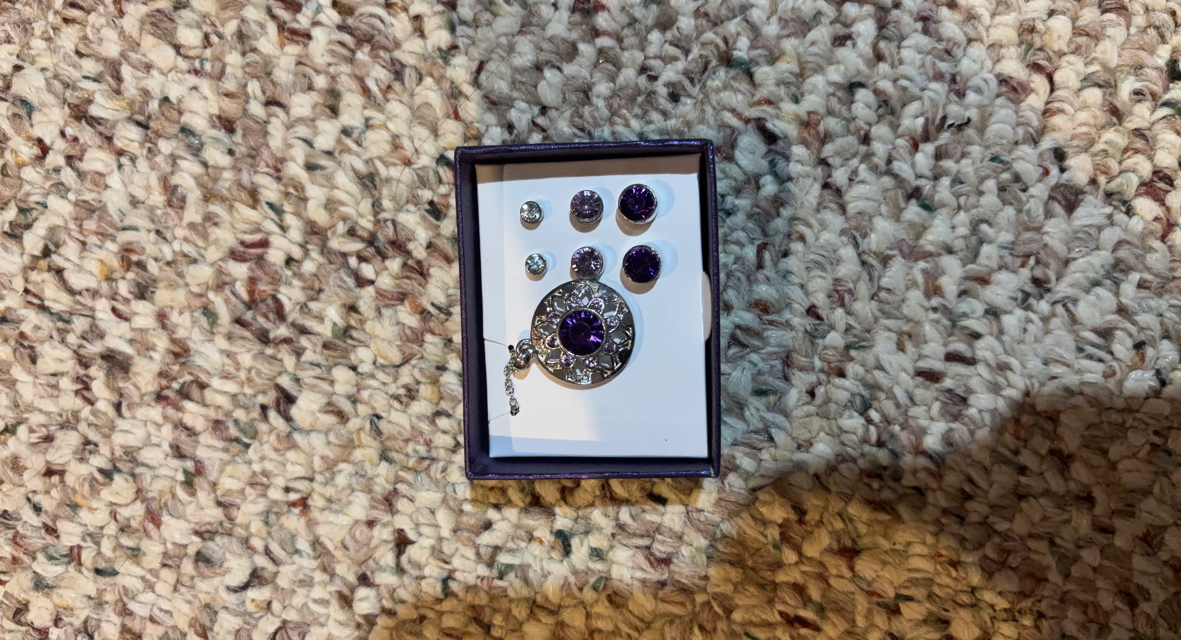 Jewelry Set with Pendant and Earrings