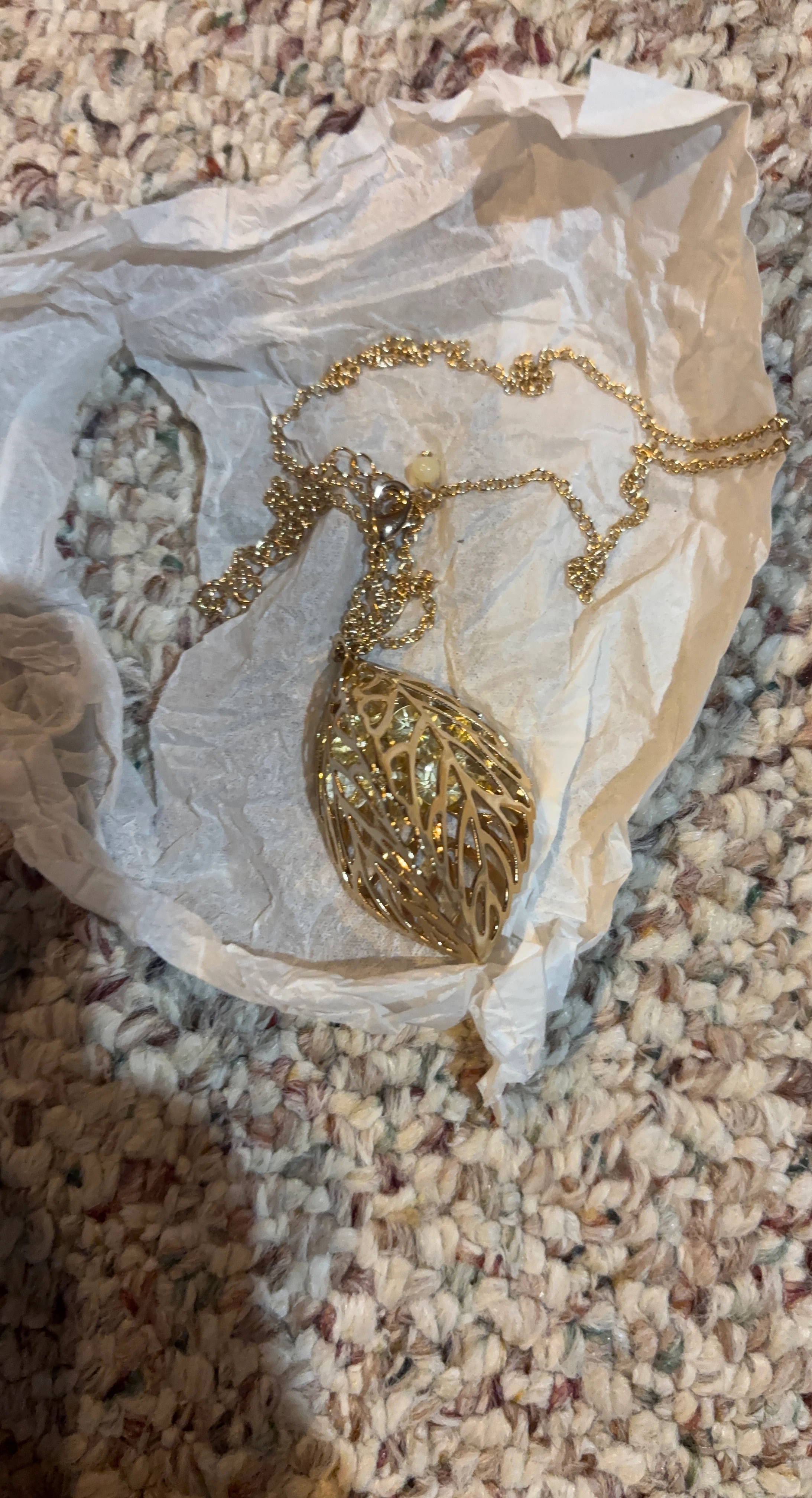 Gold-tone leaf pendant necklace