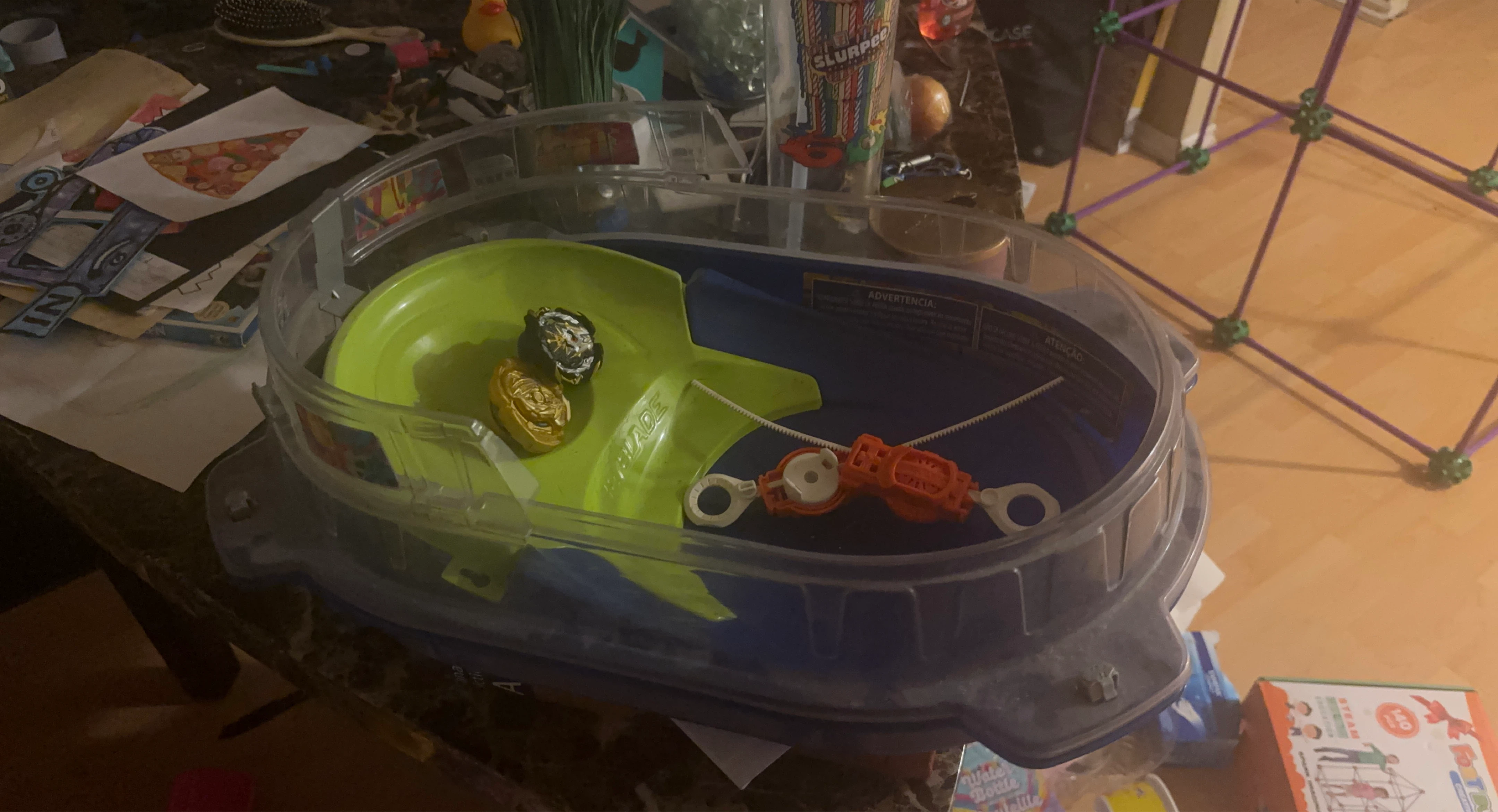 Beyblade Battle Arena with 2 Beyblades