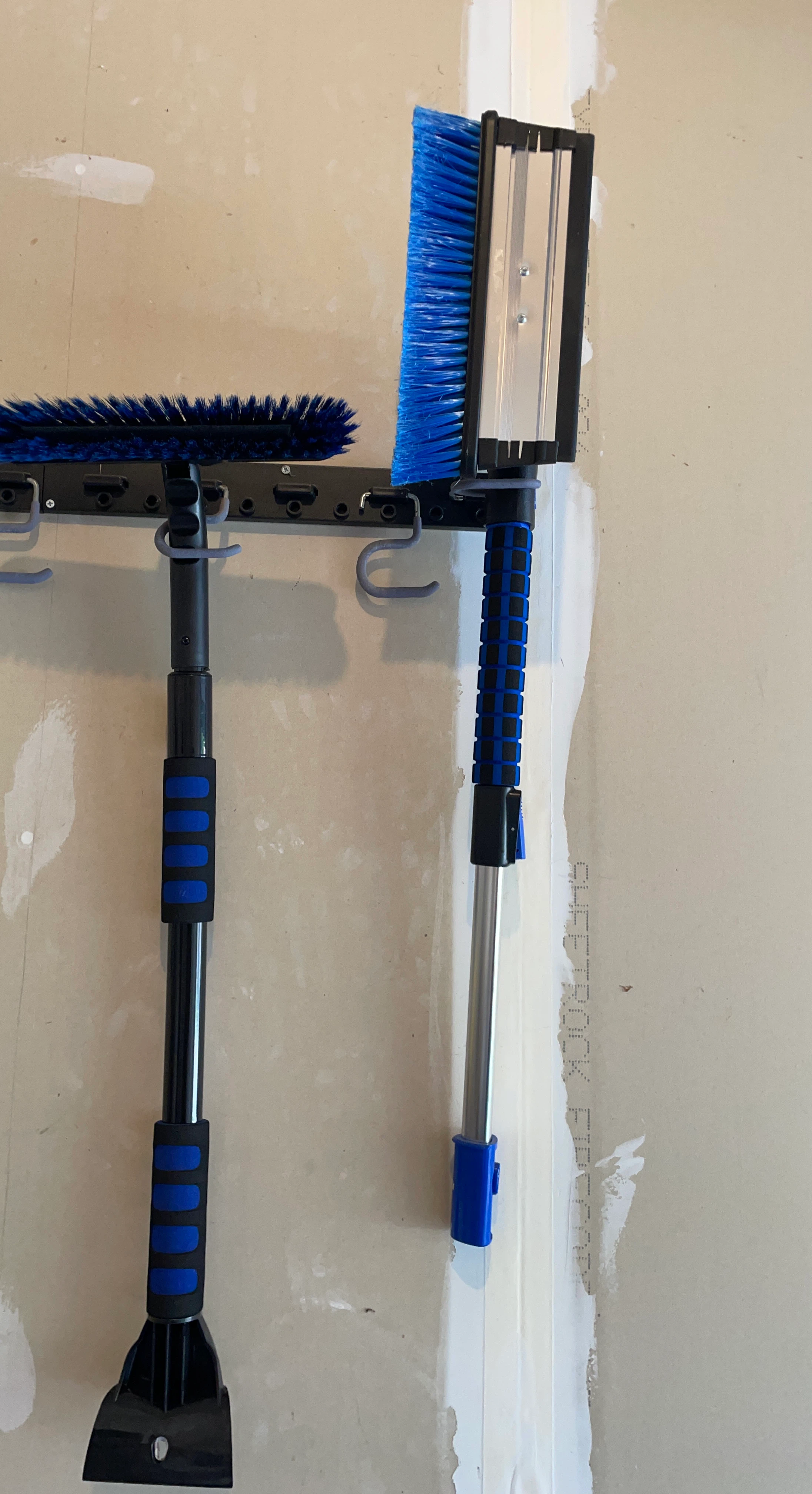 2 Piece Extendable Car Wash Brush and Ice Scraper Set