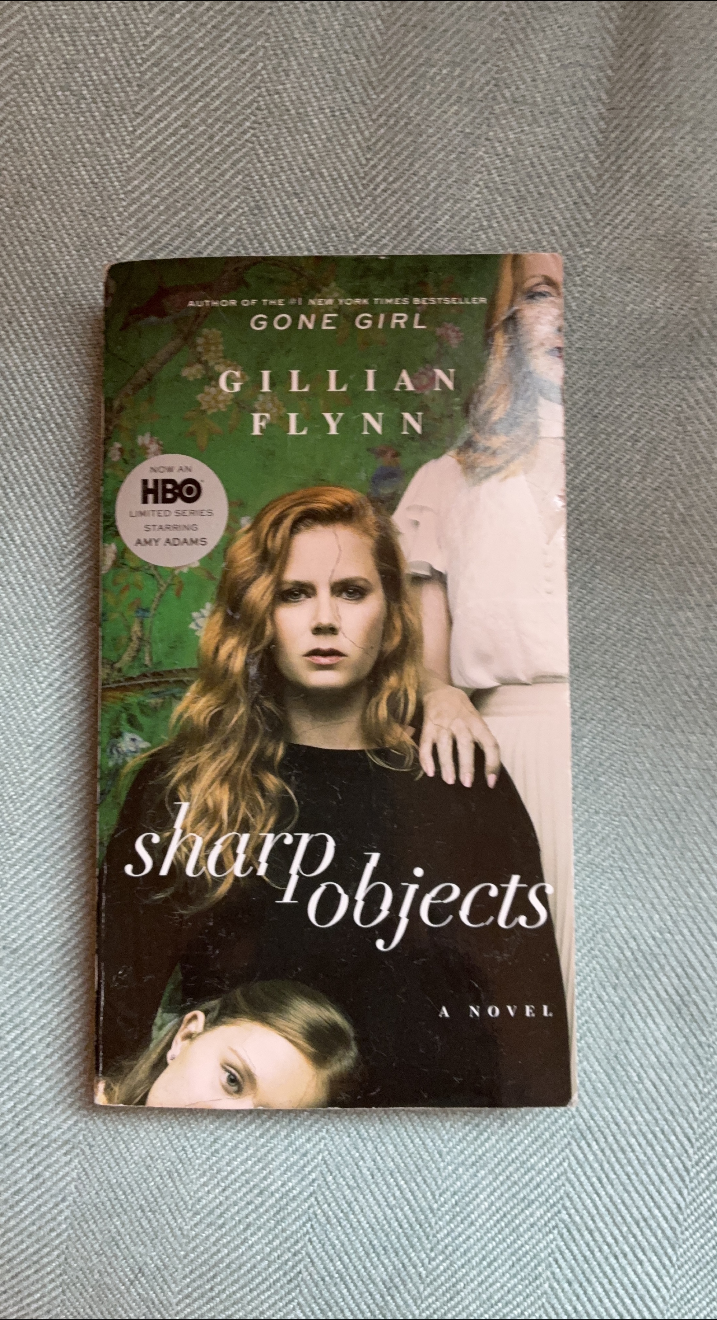 Sharp Objects by Gillian Flynn