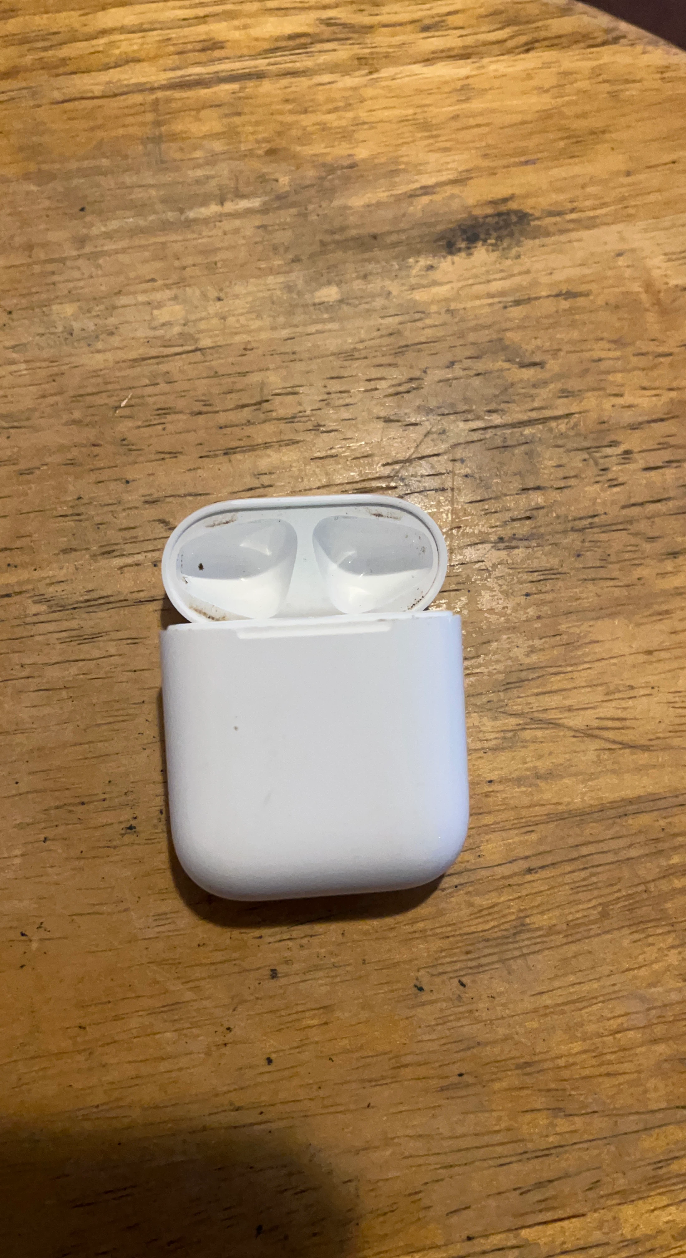 Apple AirPods  Charging Case(2nd Generation )