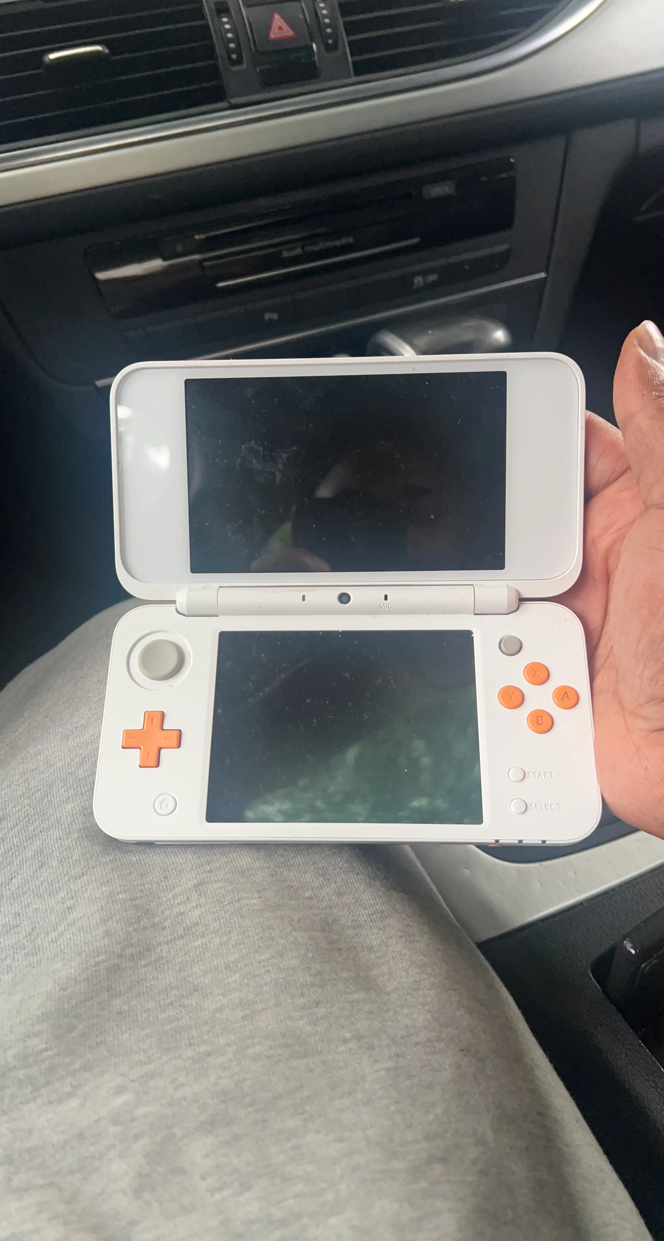 Nintendo 2DS XL