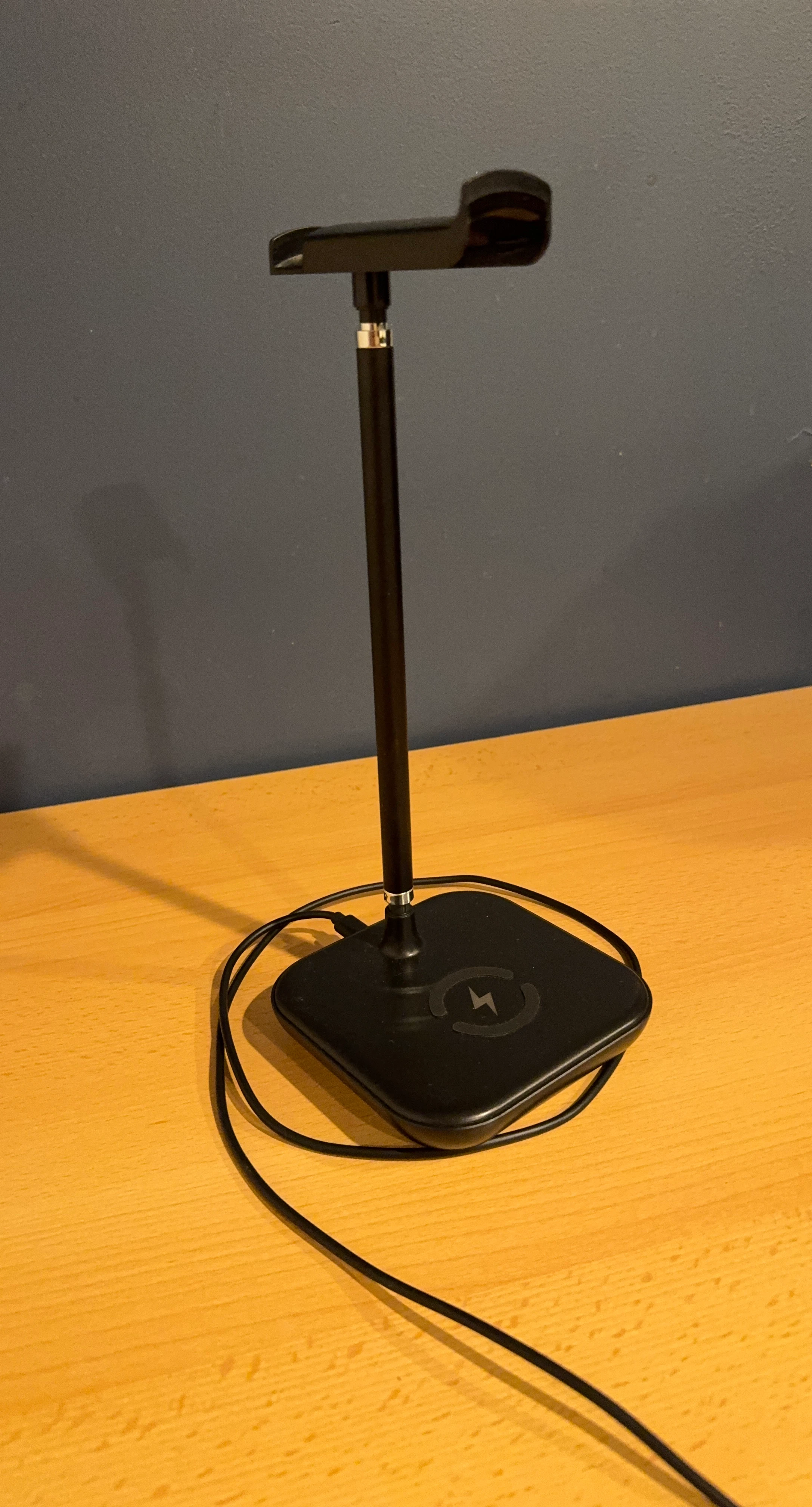 Black Headphone Stand with Wireless Charger
