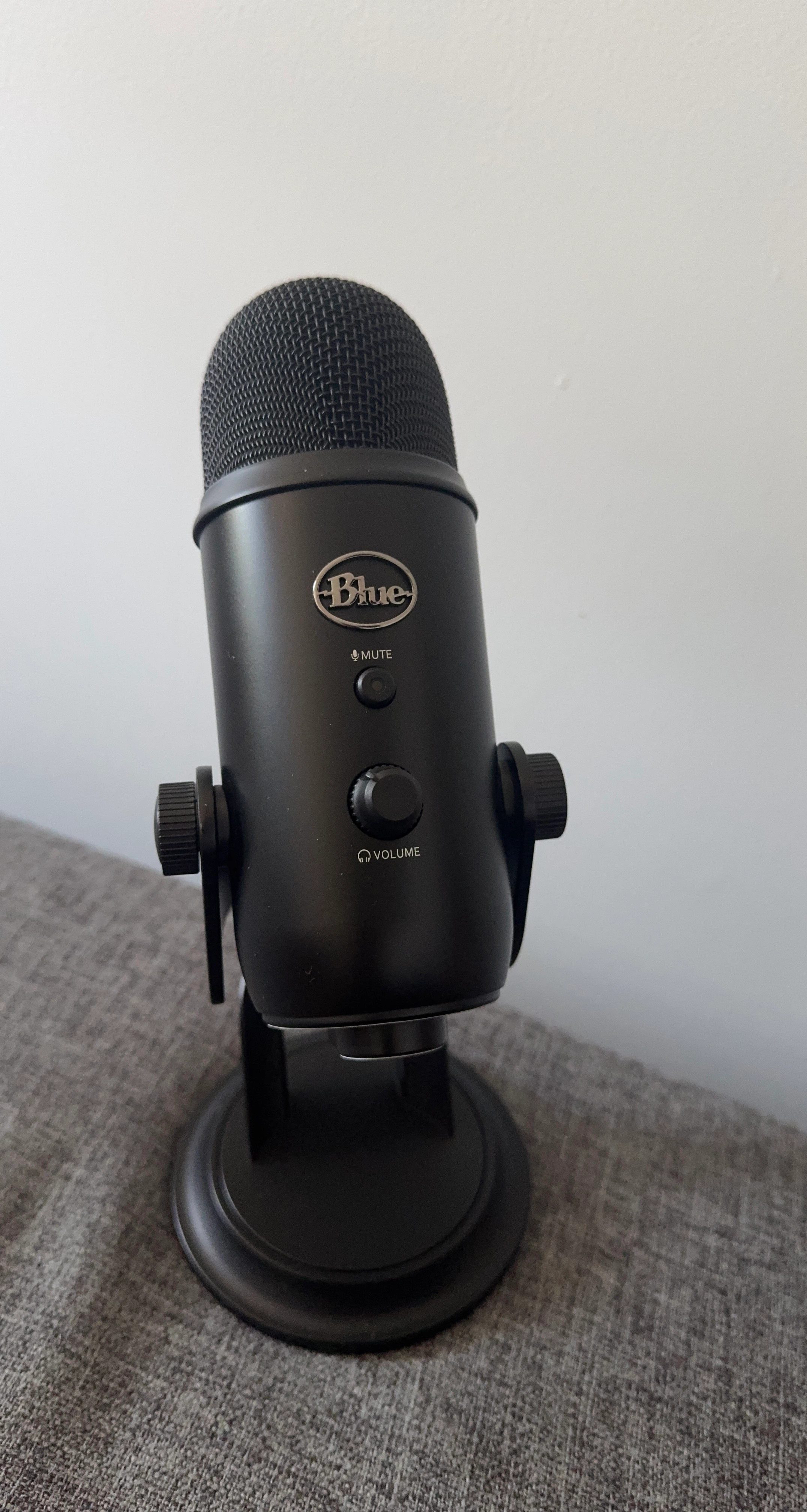 Blue Yeti Blackout Edition USB Microphone