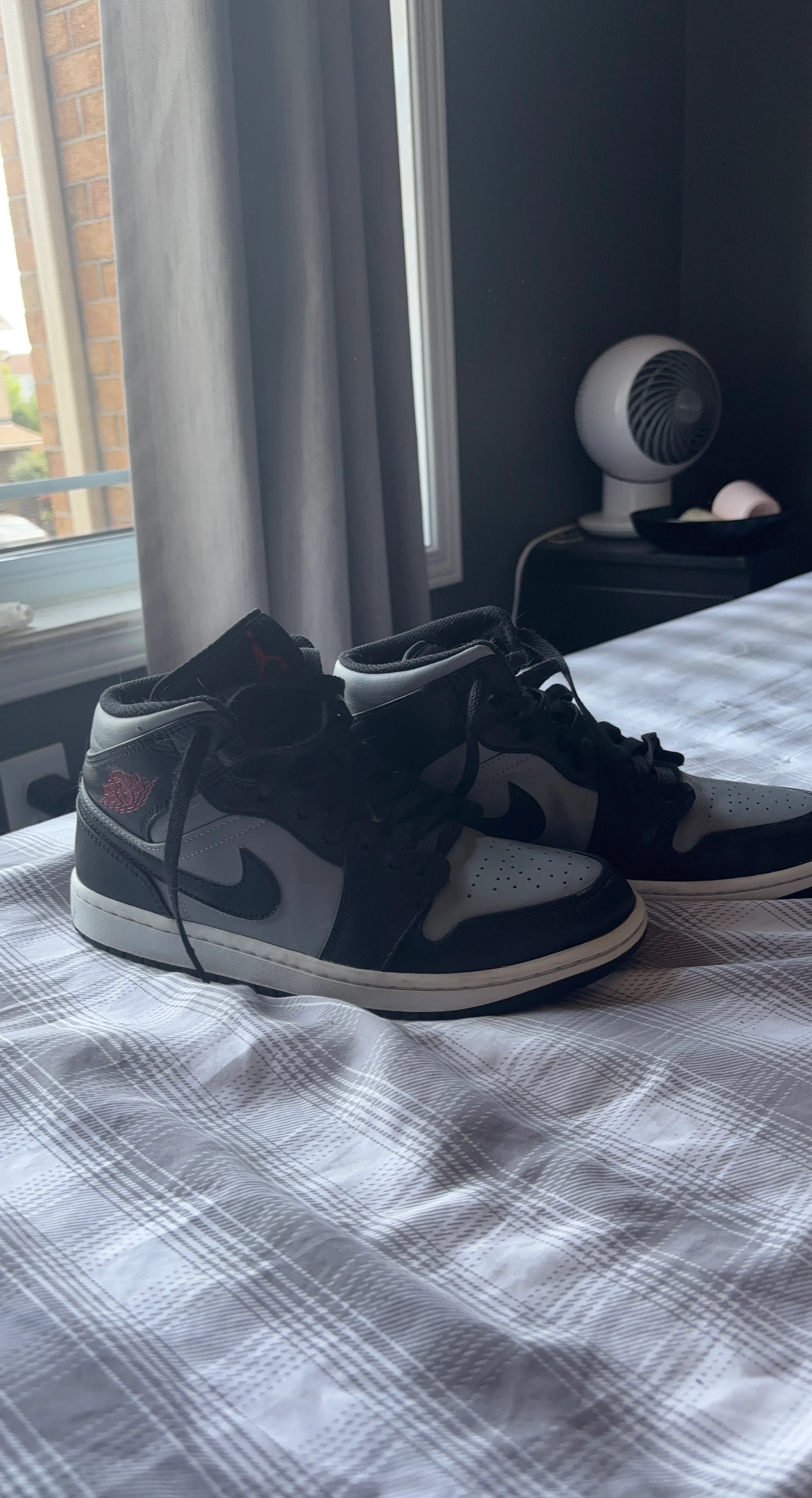 Air Jordan 1 Mid SE 'Light Smoke Grey' Sneakers