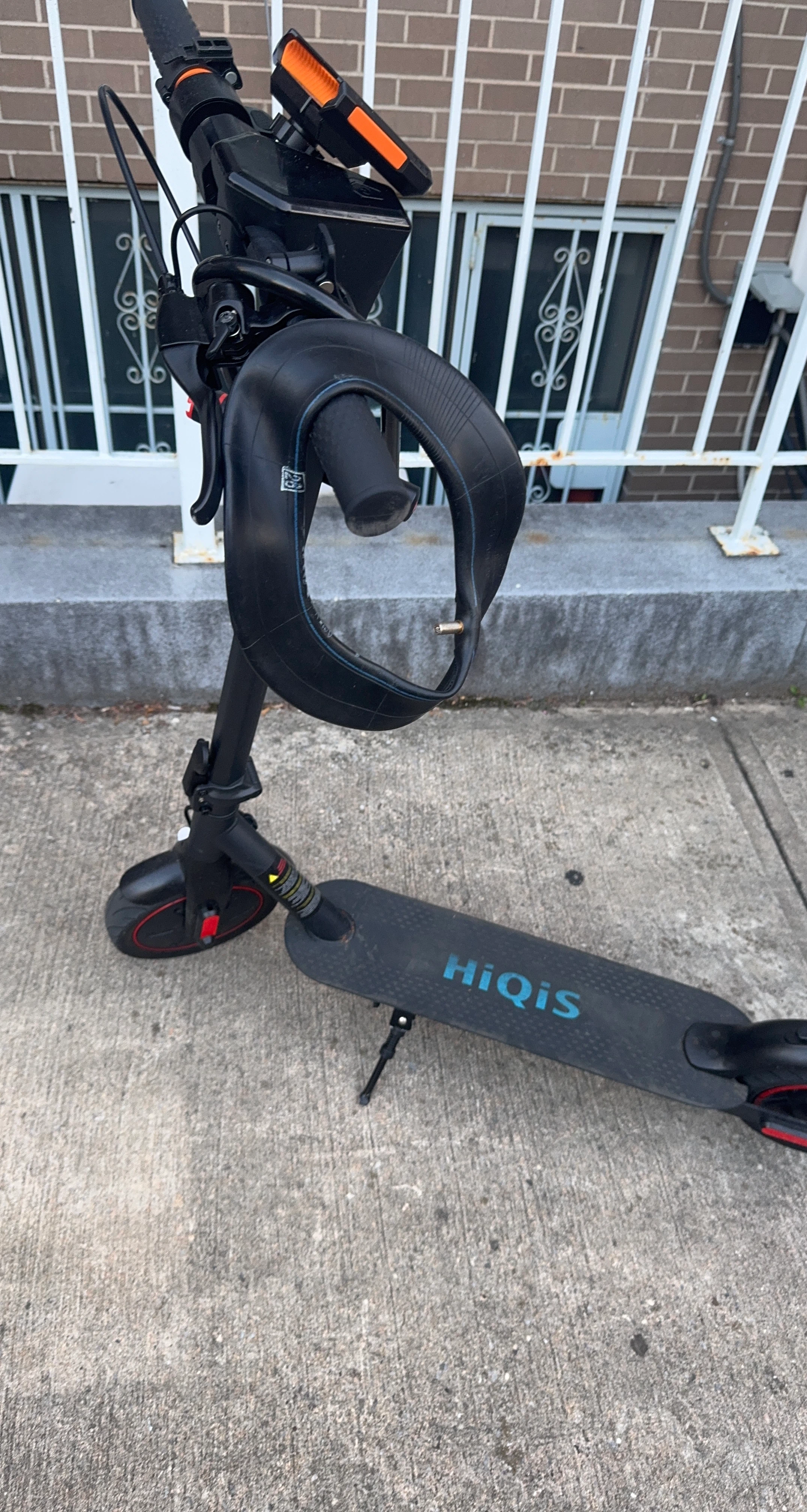 HiQiS Electric Scooter, Includes Replacement Tube)