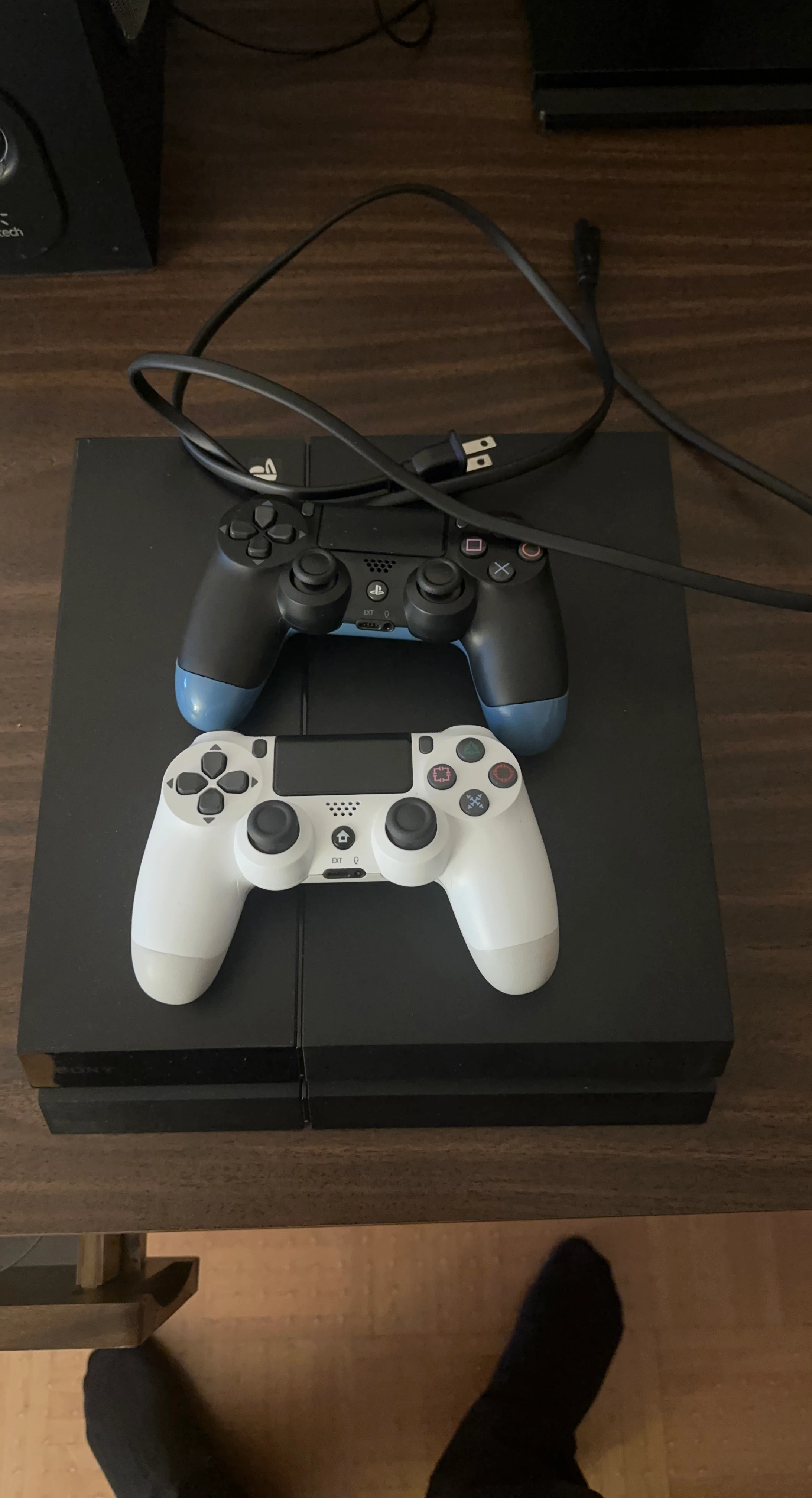 Sony PlayStation 4 with 2 Controllers