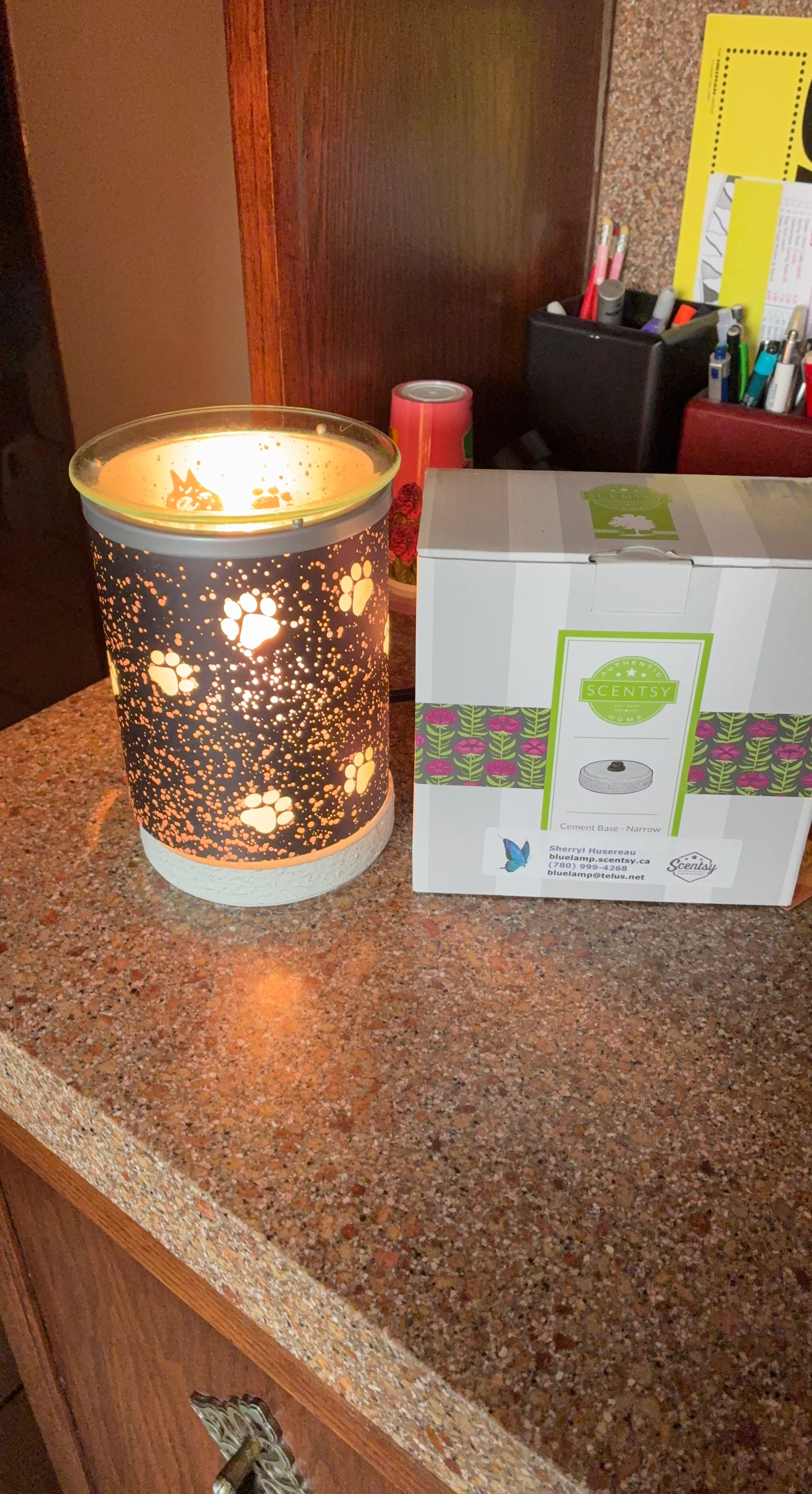 Scentsy Warmer with Paw Print Design