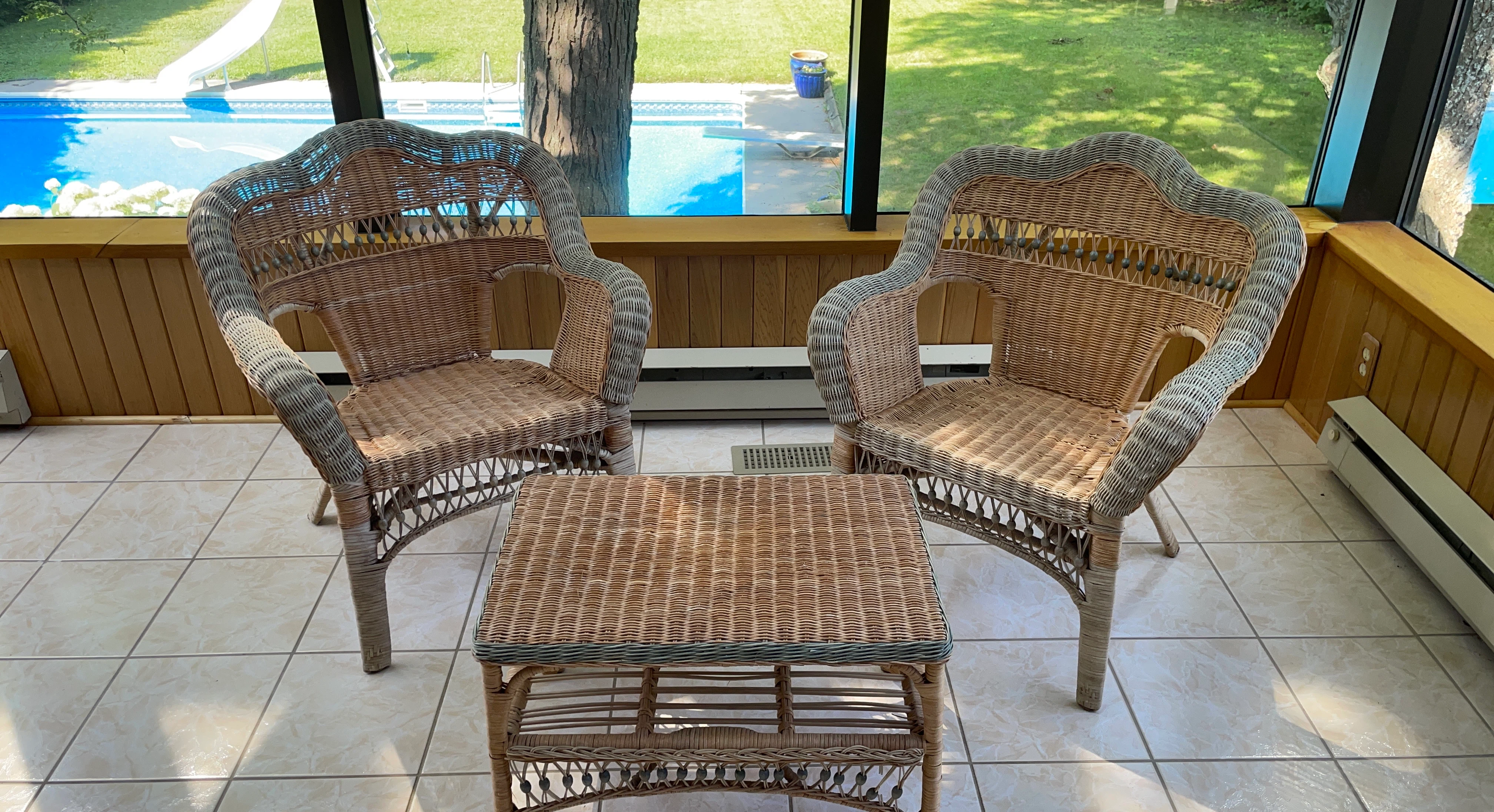 EUC Wicker  Chairs and Coffee Table Set