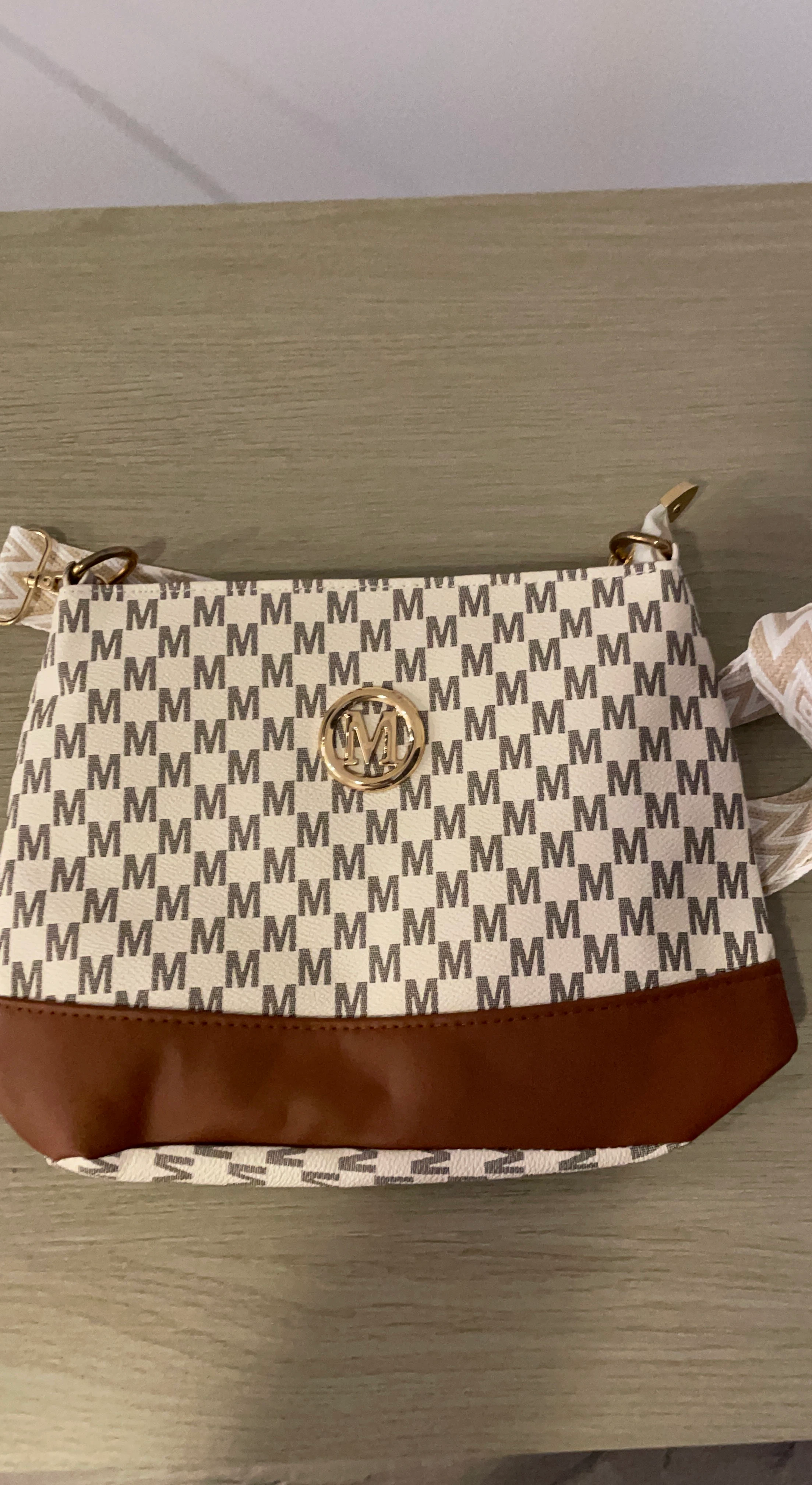 Chain Pattern Shoulder Bag